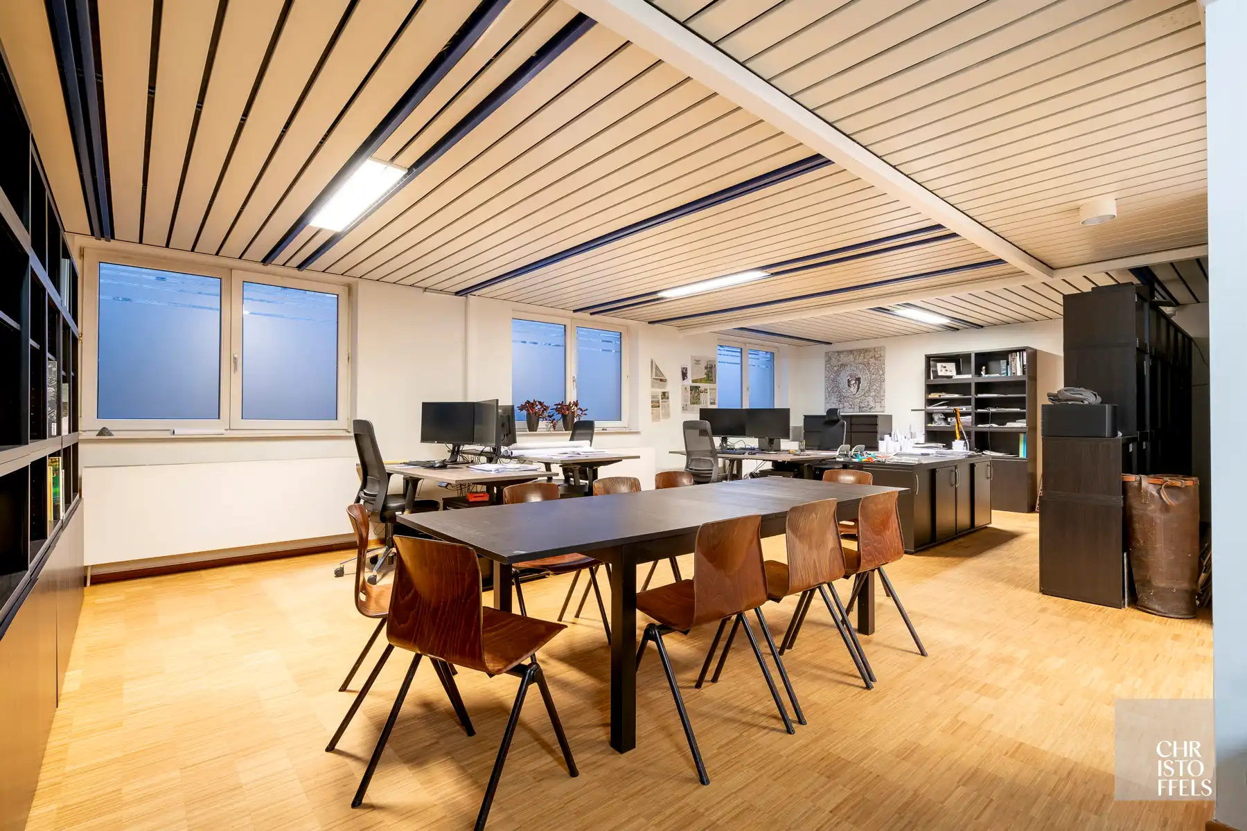 Stijlvolle kantoorruimte op uitstekende ligging in Genk centrum foto 2