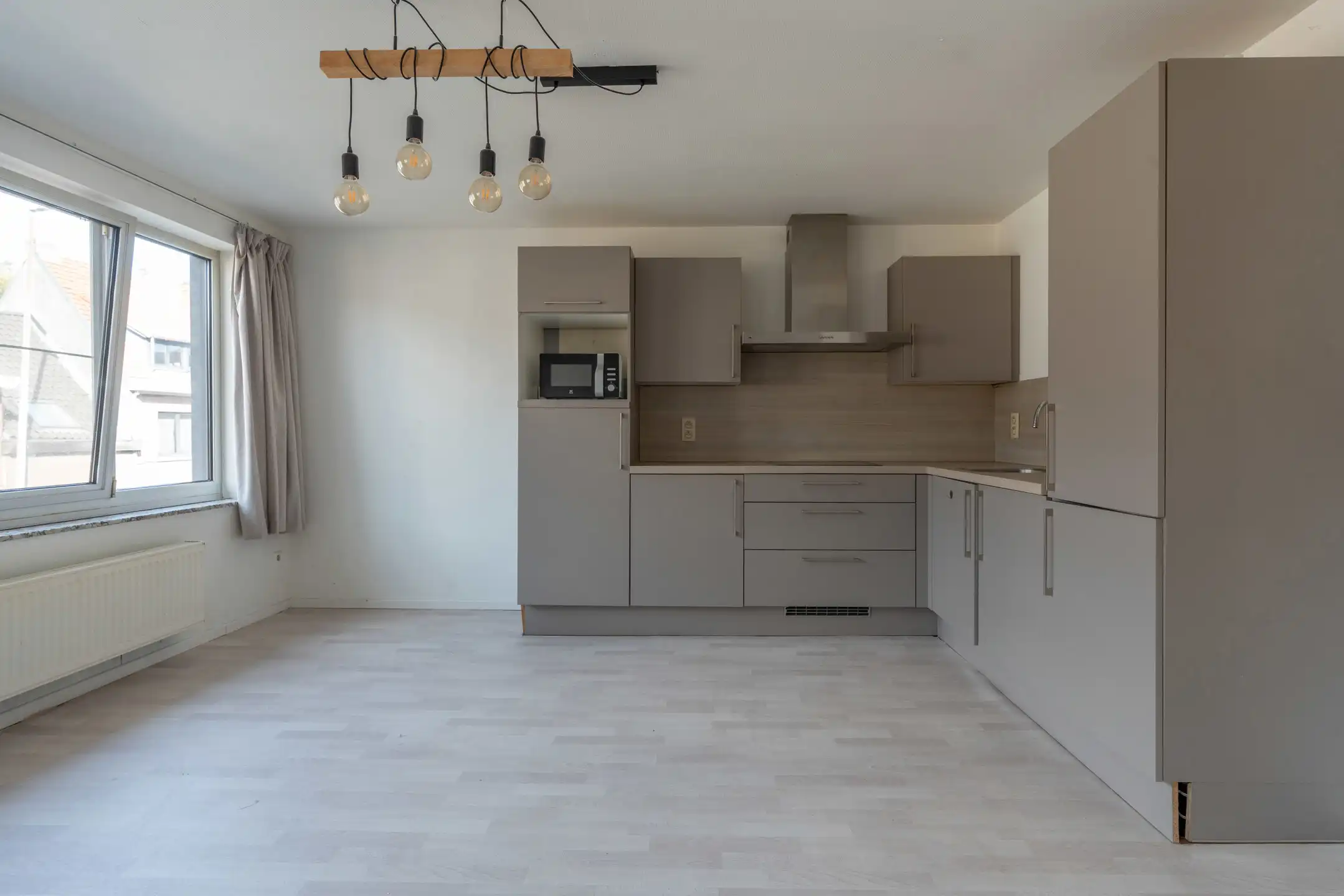 Voormalige winkel met garage, mogelijkheid tot 3 slpk woning foto 21