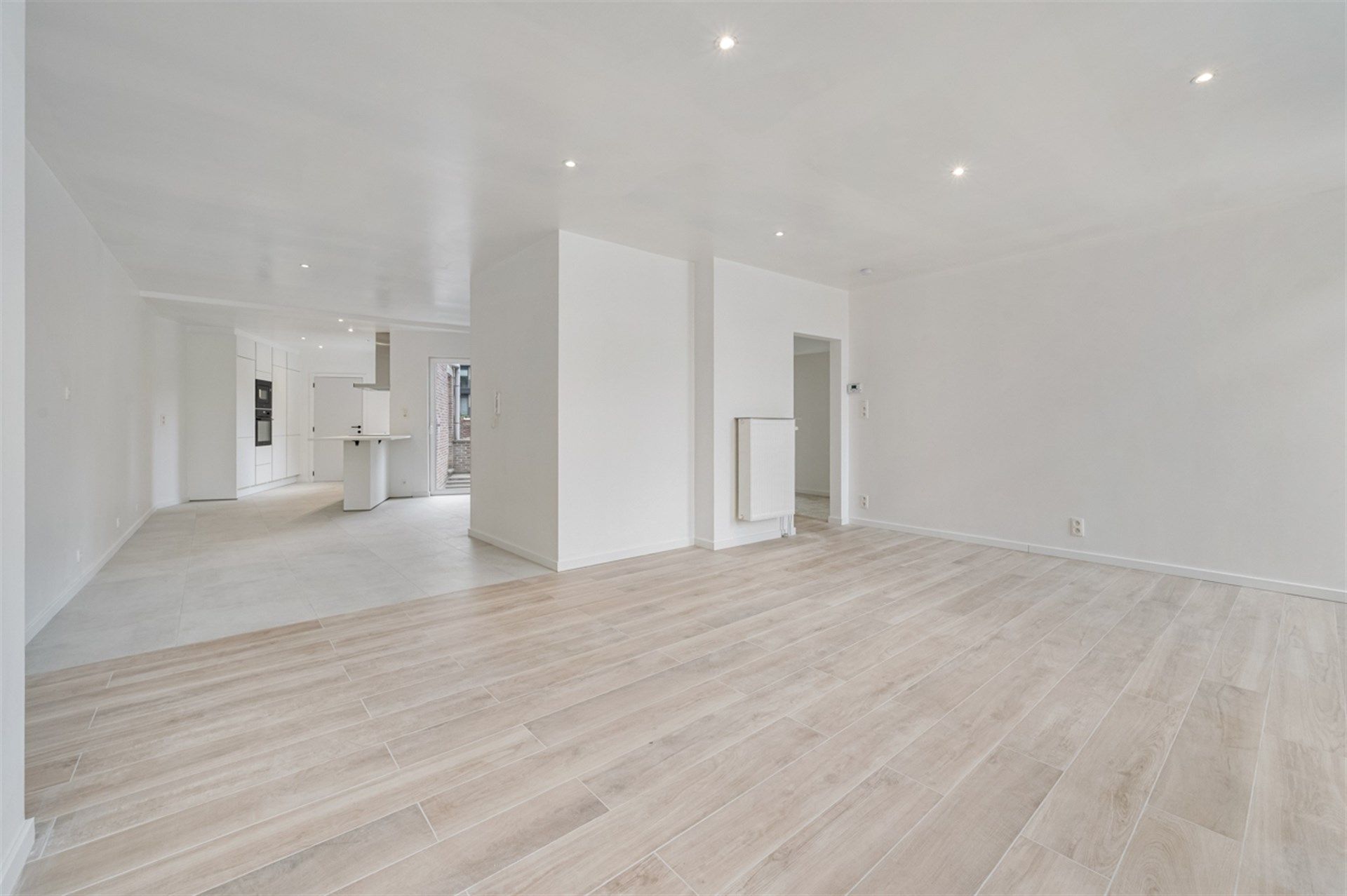 Instapklaar en volledig vernieuwd appartement met ruim terras in het hart van de stad foto {{pictureIndex}}