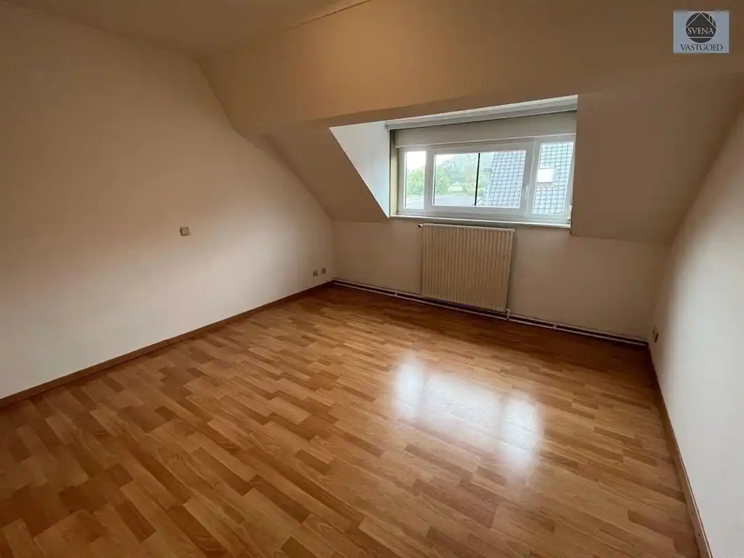 HANDELSHUIS EN APPARTEMENT MET 5 SLAAPKAMERS foto 10