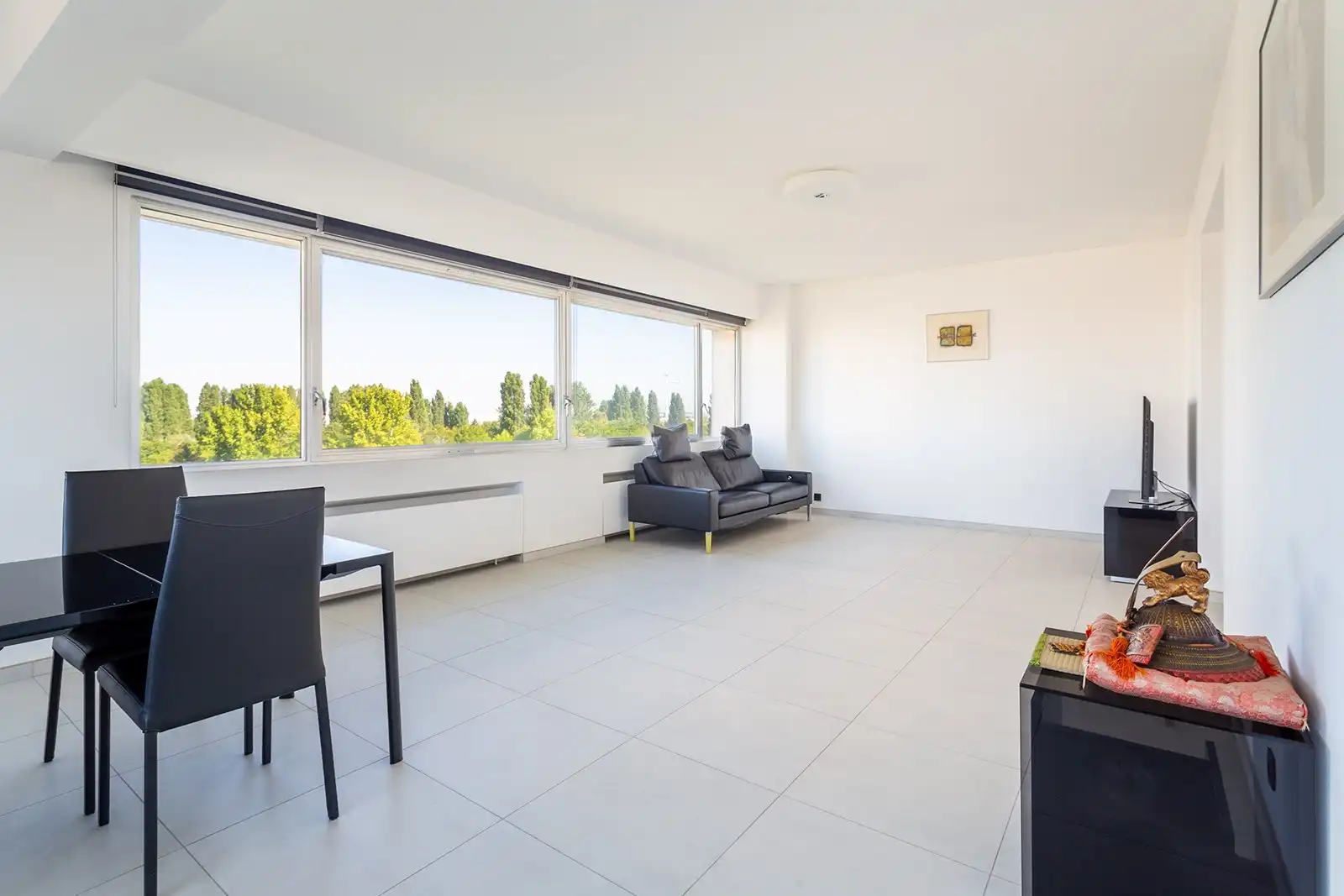 Instapklaar hoekappartement (150 m²) met veel lichtinval! foto 2