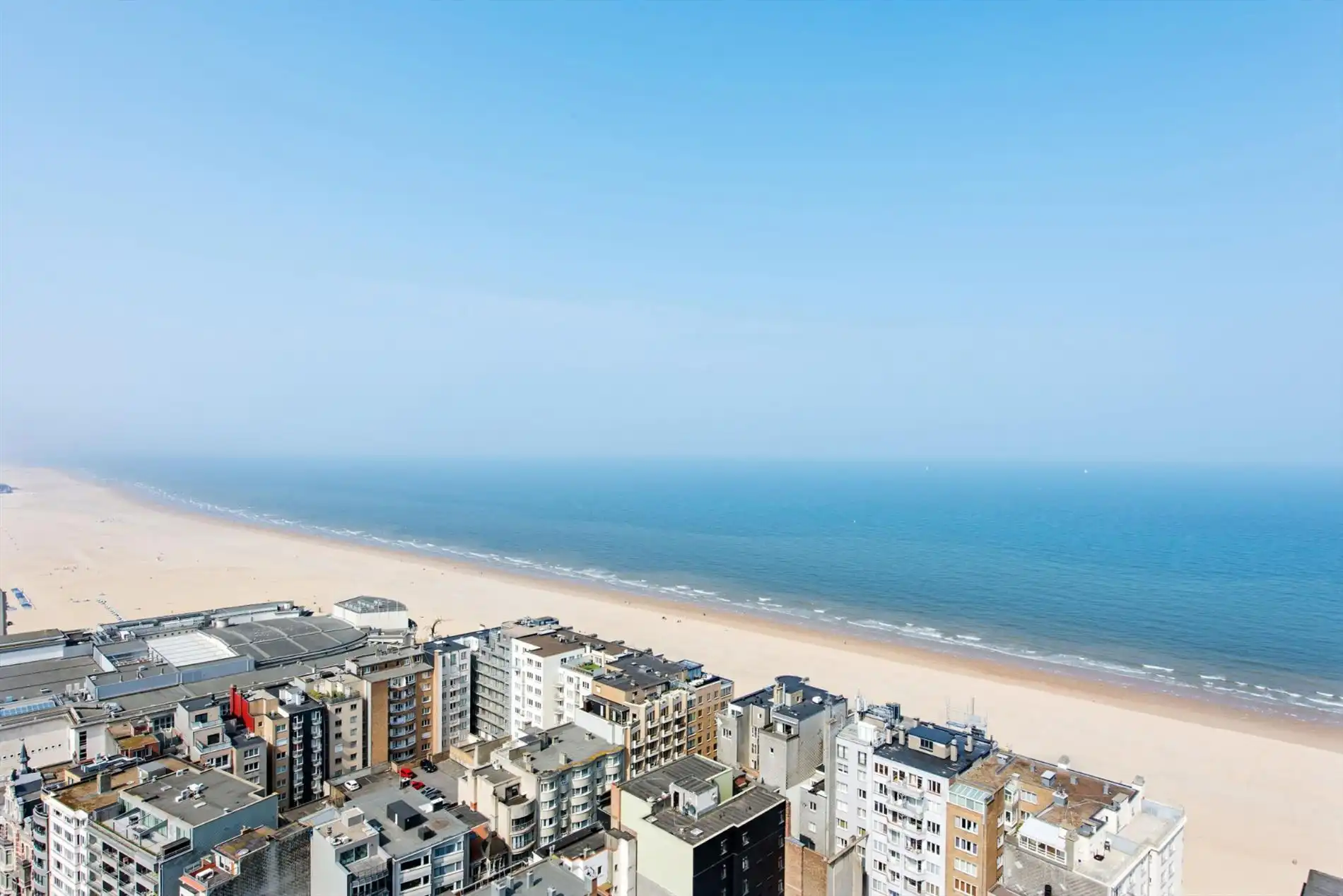 APP. 4 SLAAPKAMERS IN CENTRUM MET PANORAMISCH ZICHT OP ZEE EN STAD foto {{pictureIndex}}