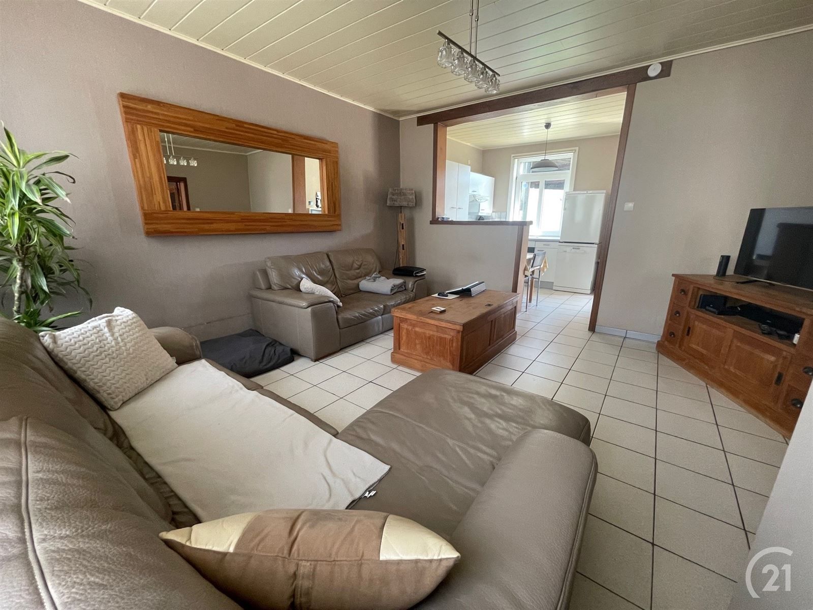 Op te frissen viergevelwoning met tuintje, stal en garage op 3are67 foto 4