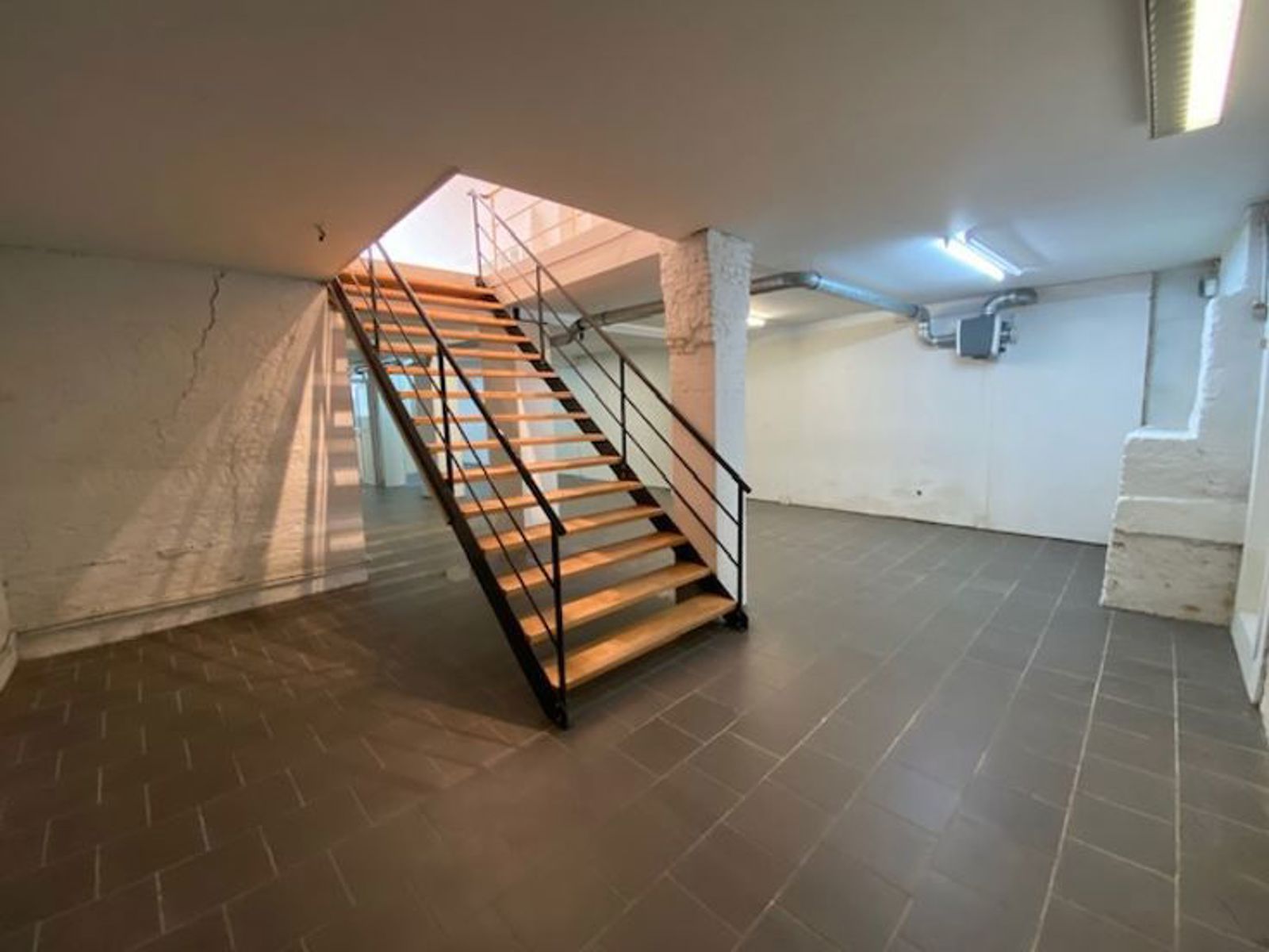 Ruim handelspand te huur nabij de Kathedraal (520 m²) foto 6