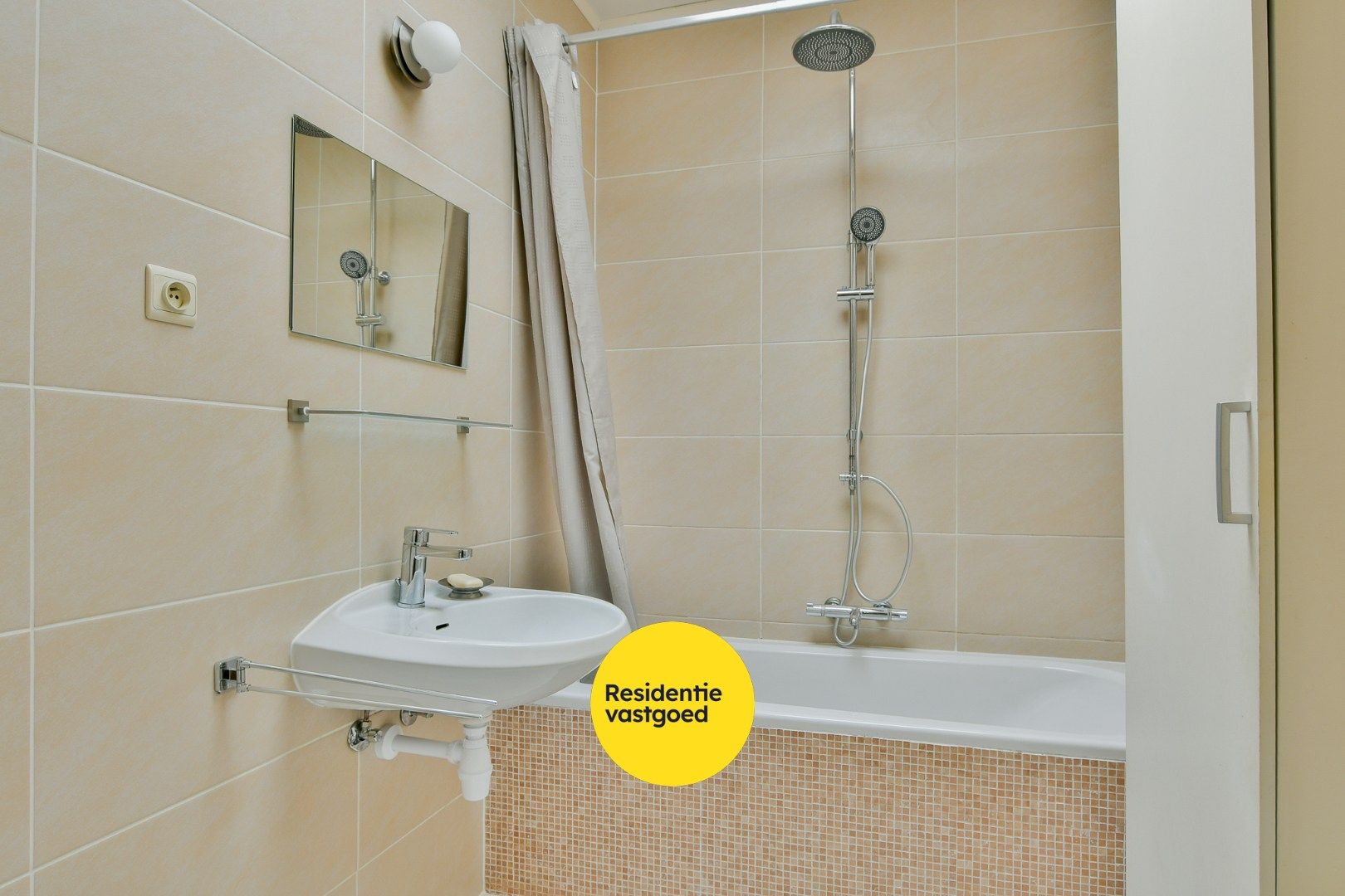 Verzorgde gezinswoning met zonnige tuin te St-Michiels foto 7