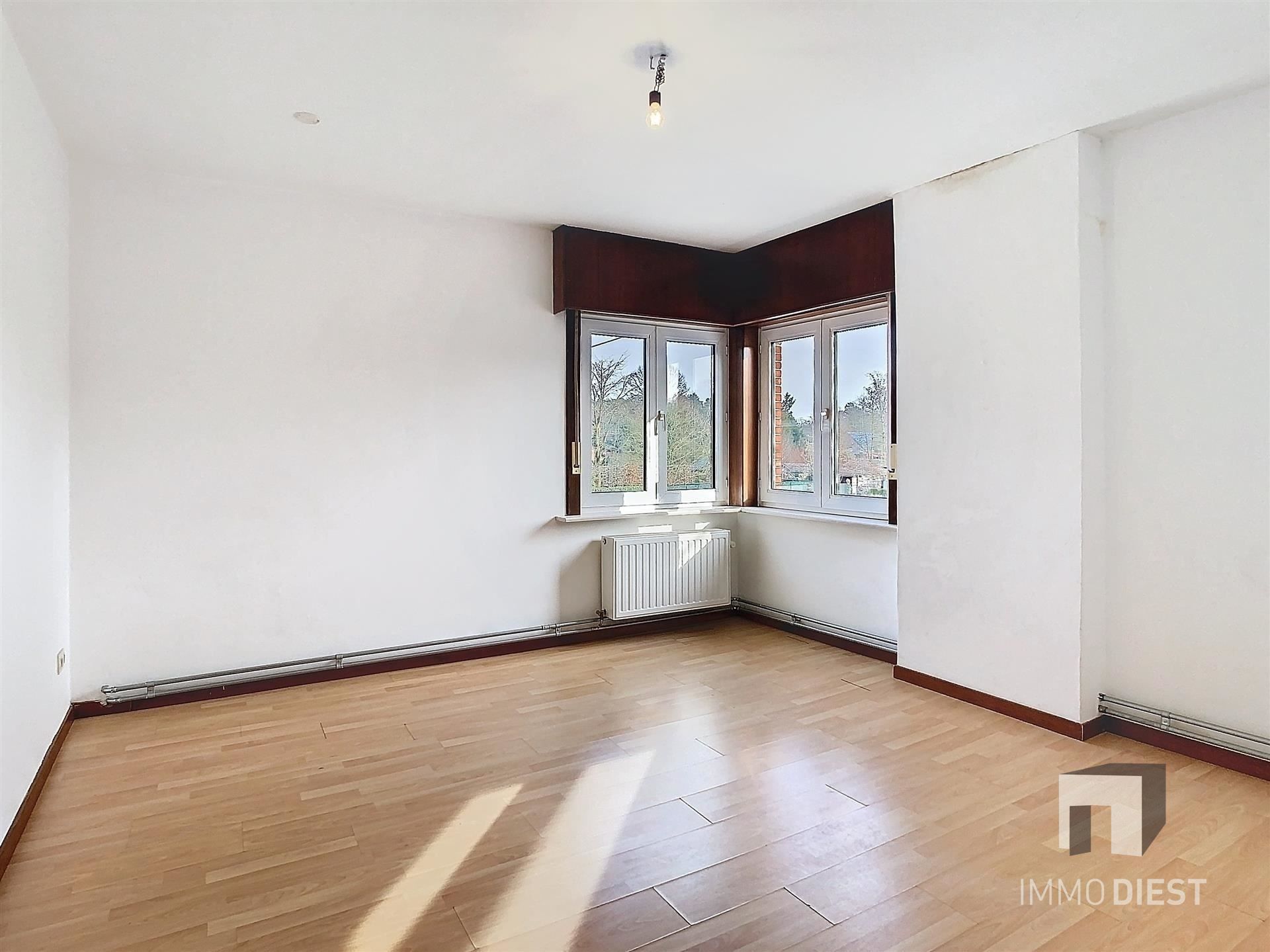 Halfopen woning met kangoeroe-unit te Okselaar.  foto 11