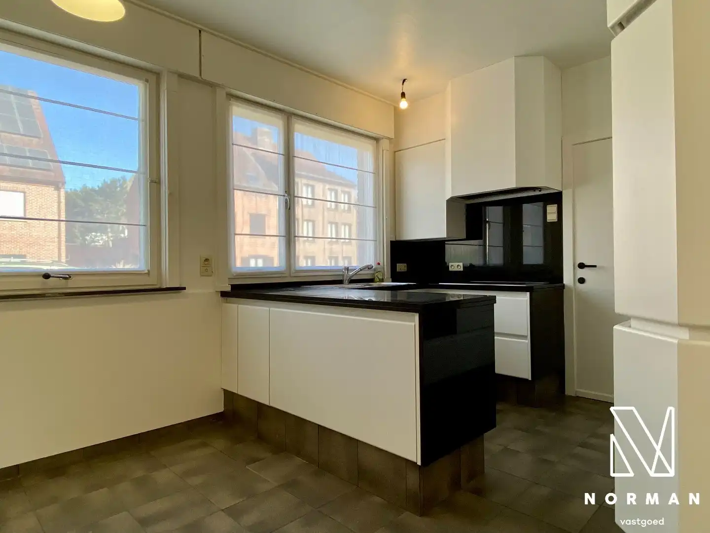 Halfopen woning te huur in het centrum van Kortrijk op een topligging! foto 2