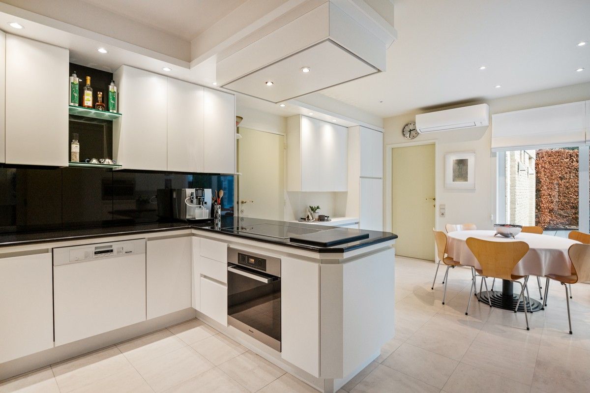 Uitzonderlijke villa op 3451 m² met 5 slaapkamers omgeven door groen. foto 11