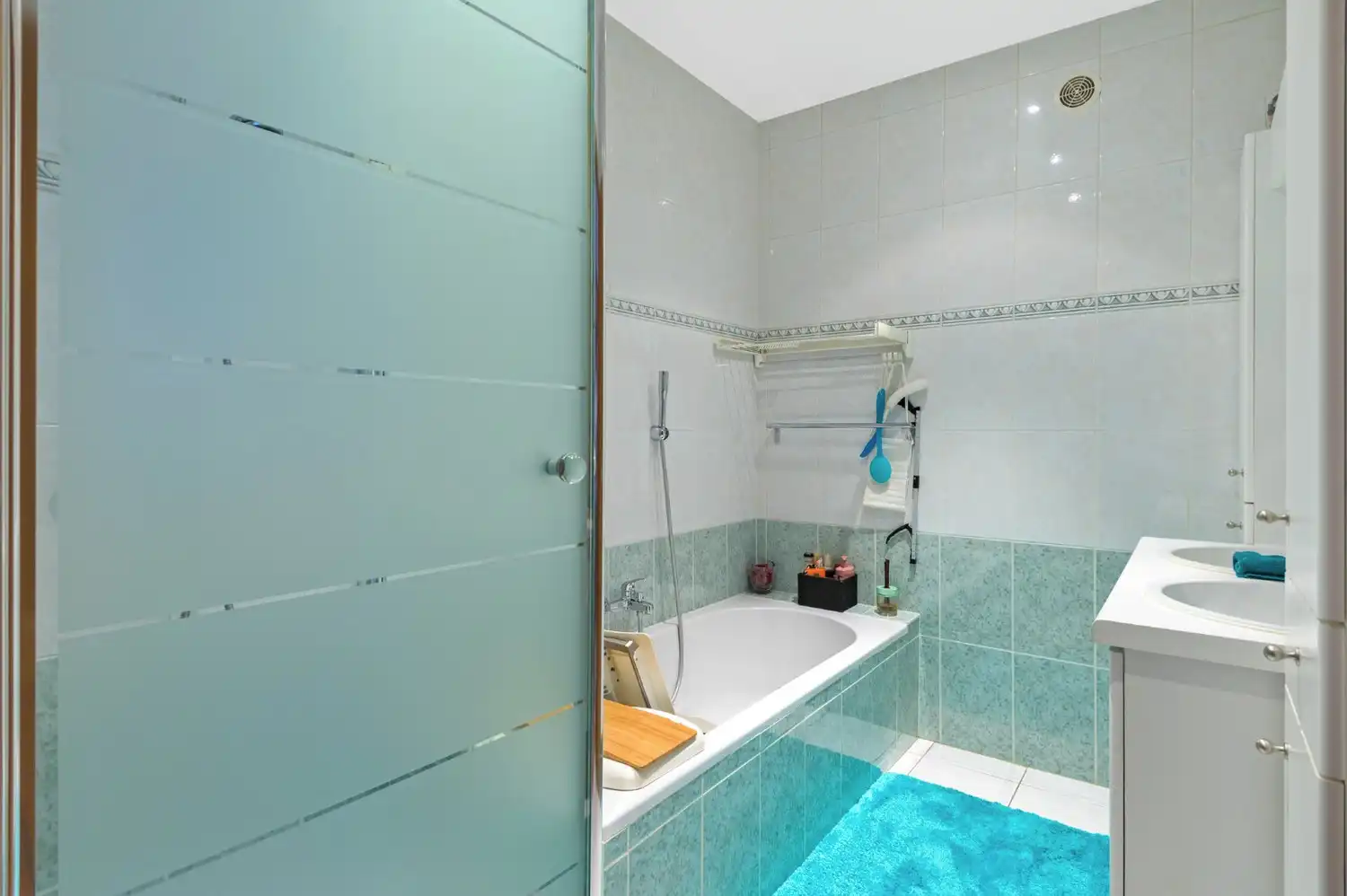 INSTAPKLAAR APPARTEMENT MET 3 SLK EN GARAGEBOX! foto 9
