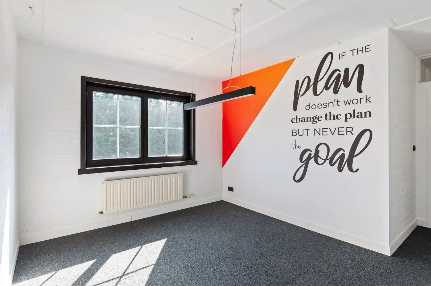 VERZORGD KANTOORGEBOUW MET PARKING! foto 21