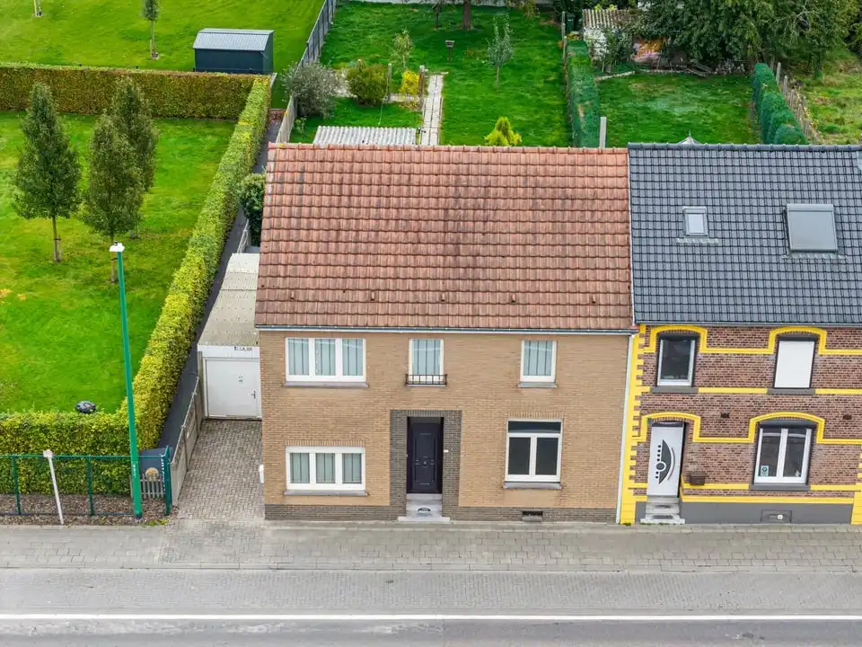 TE RENOVEREN GEZINSWONING MET GARAGE IN HET CENTRUM VAN GINGELOM foto 2