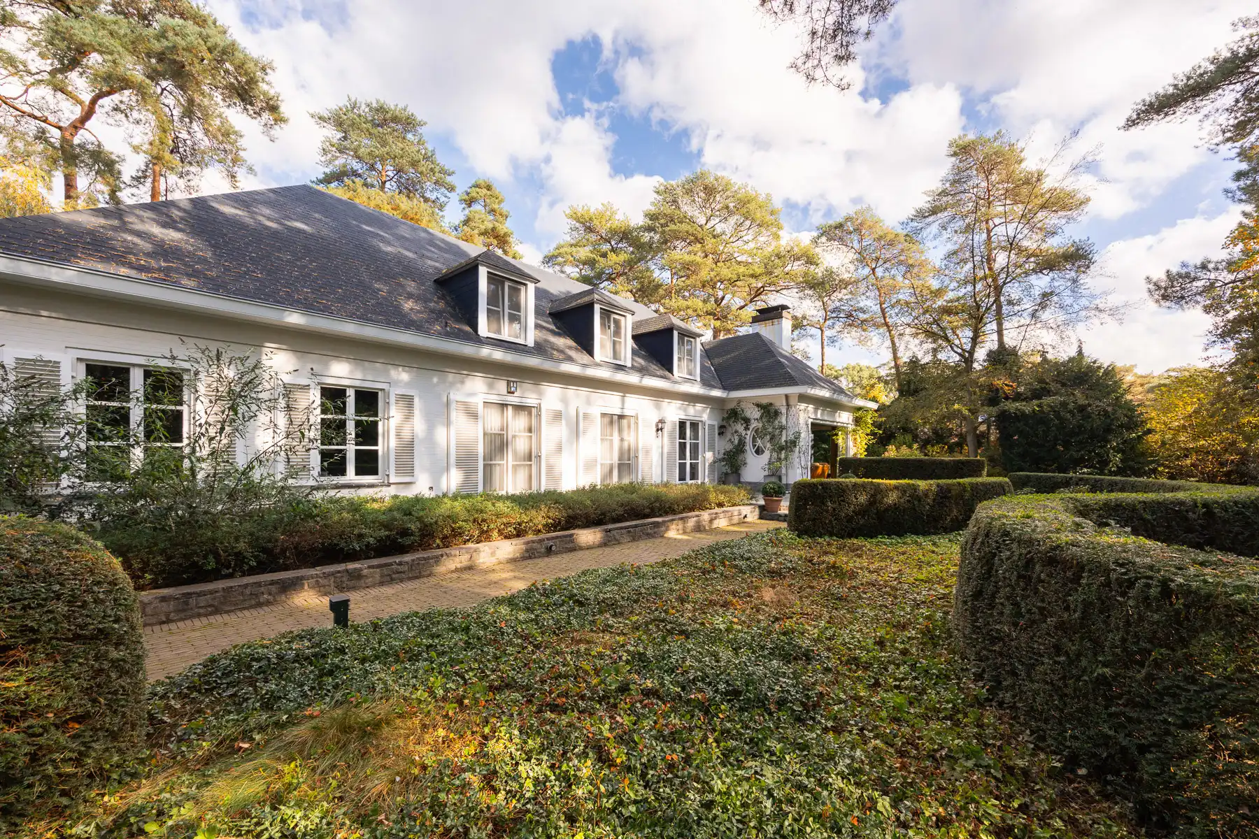 Exclusieve villa met 5 slpk op ruim groen perceel foto 3