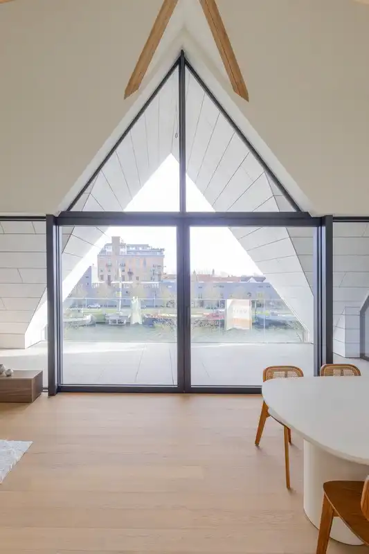 Sfeervol wonen te Brugge in een historisch gebouw foto 7