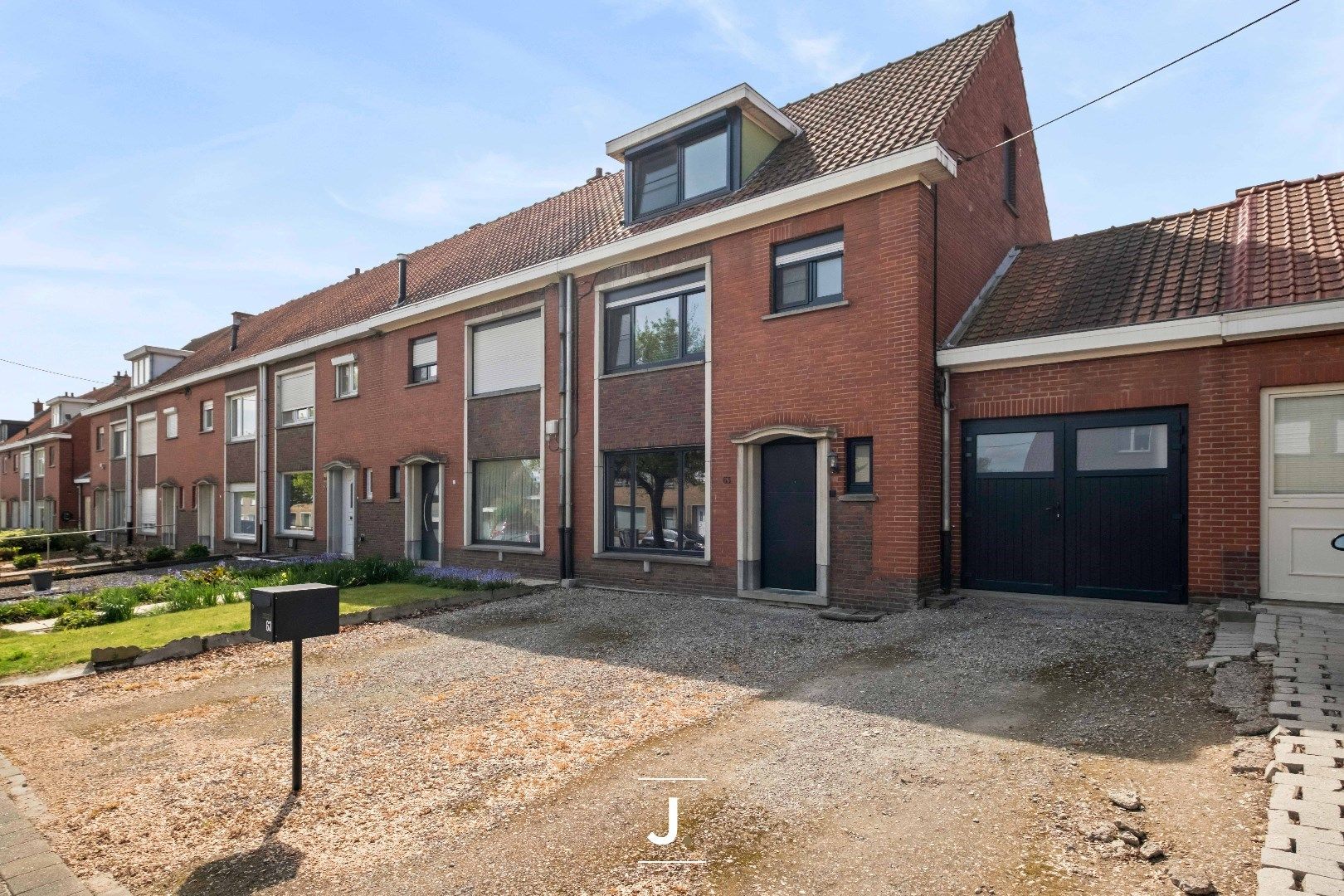 Instapklare gezinswoning met vier slaapkamers, zonnige tuin, grote garage en tal van extra’s – volledig gerenoveerd in 2019 foto 29
