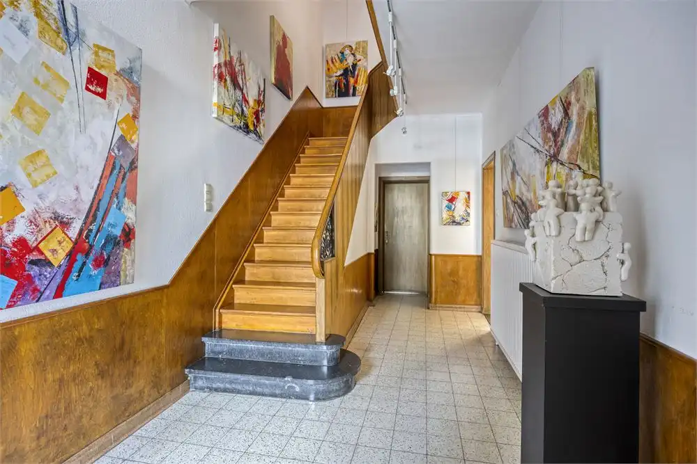 Uniek herenhuis met atelier en ruime bewoonbare oppervlakte in hartje Tongeren foto 3