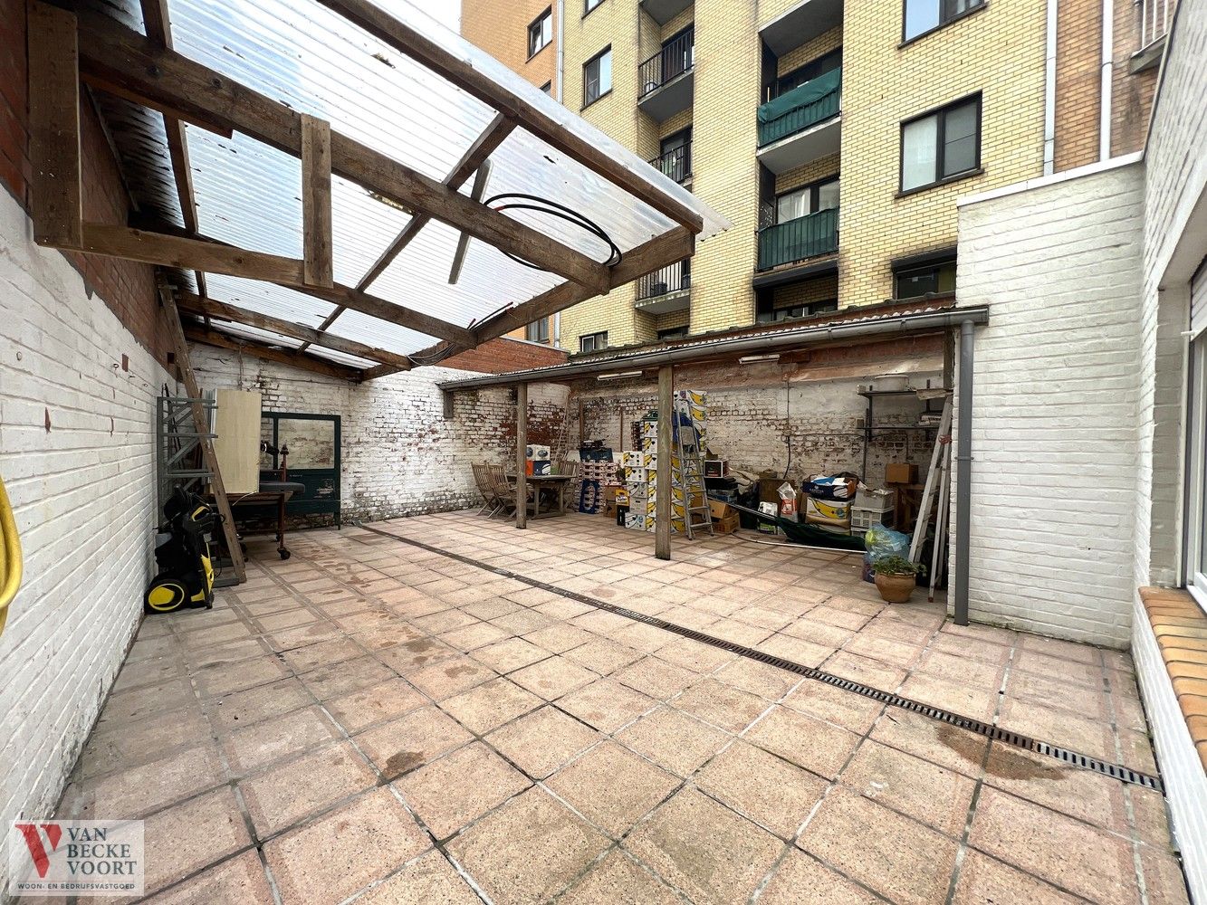 Handelsgelijkvloers met woonst 314m² foto 10