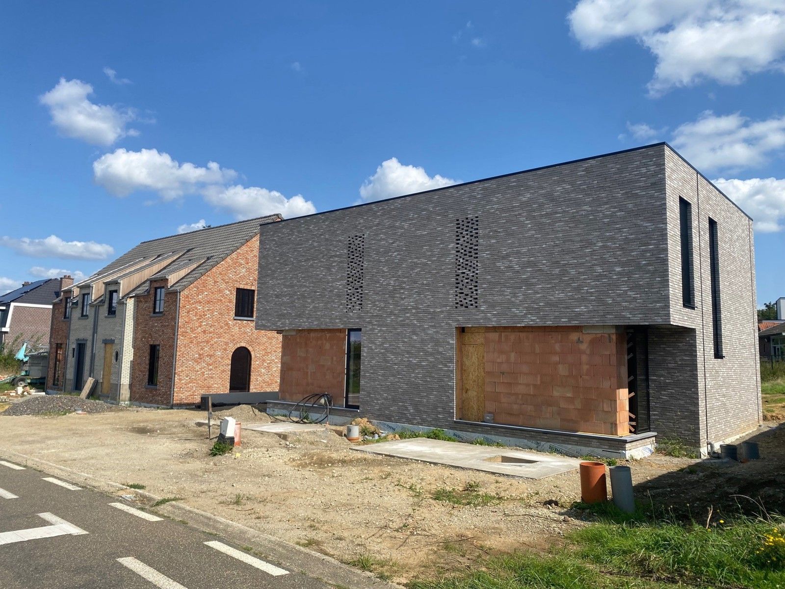 Nieuwbouw HOB met 3 slpk, mooie tuin, carport foto 1