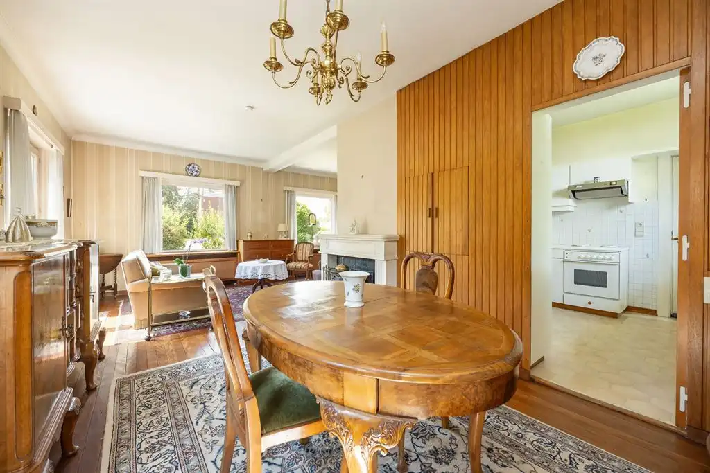 Klassieke te renoveren villa op een mooi hoekperceel in wijk "Hertebos" foto 5