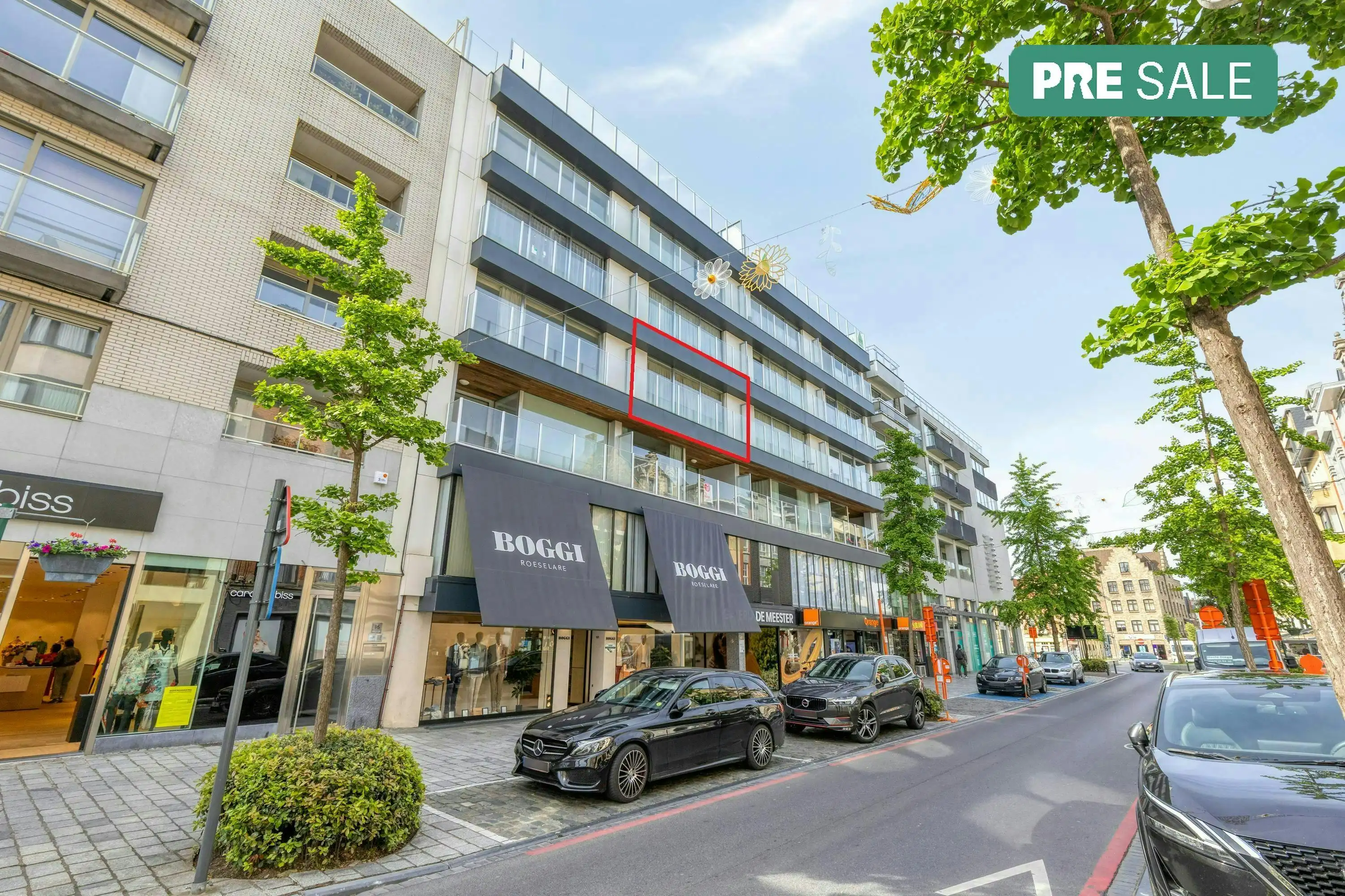 Appartement met 2 slaapkamers in centrum Roeselare te koop foto {{pictureIndex}}