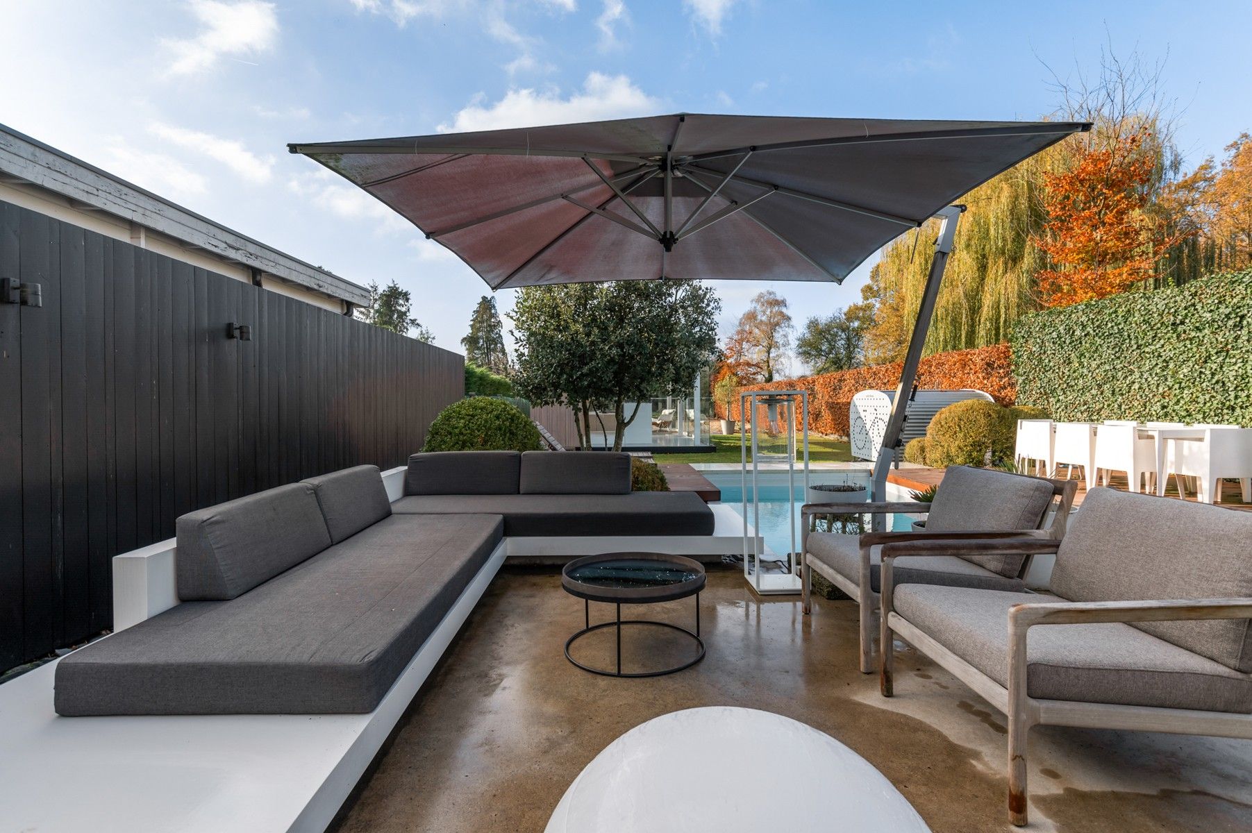 Zeer moderne woning met hoogwaardig afgewerkte binnen- en buitenruimte. foto 14