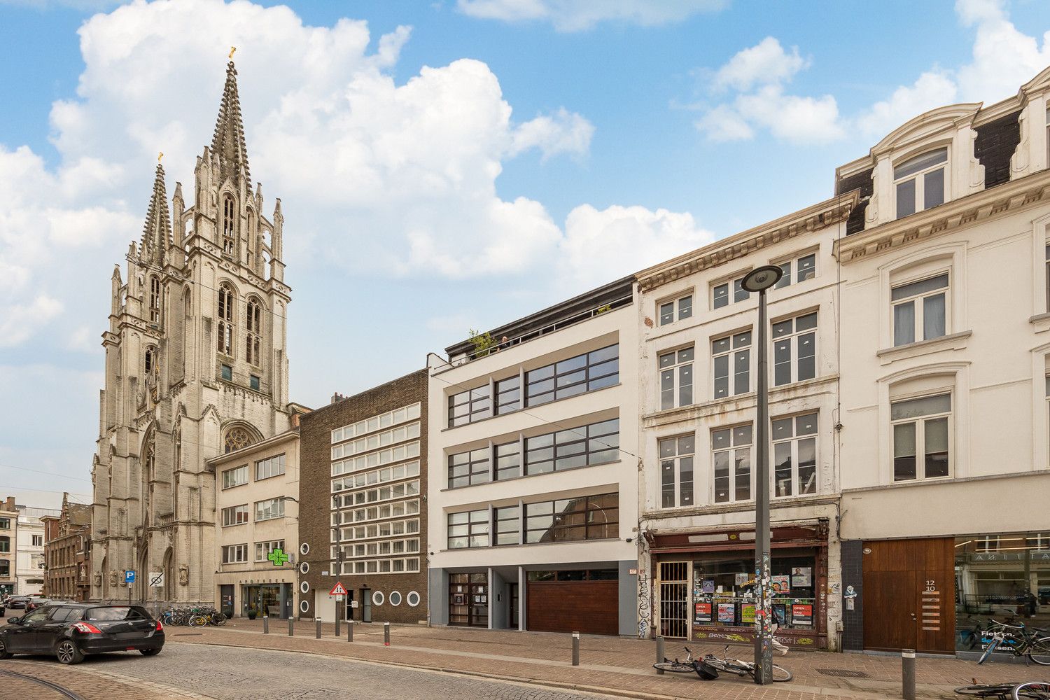 Gelijkvloers appartement  101m² met buitenruimte 20m² en ruime kelder op toplocatie aan het Mechelseplein in hartje Antwerpen foto 3