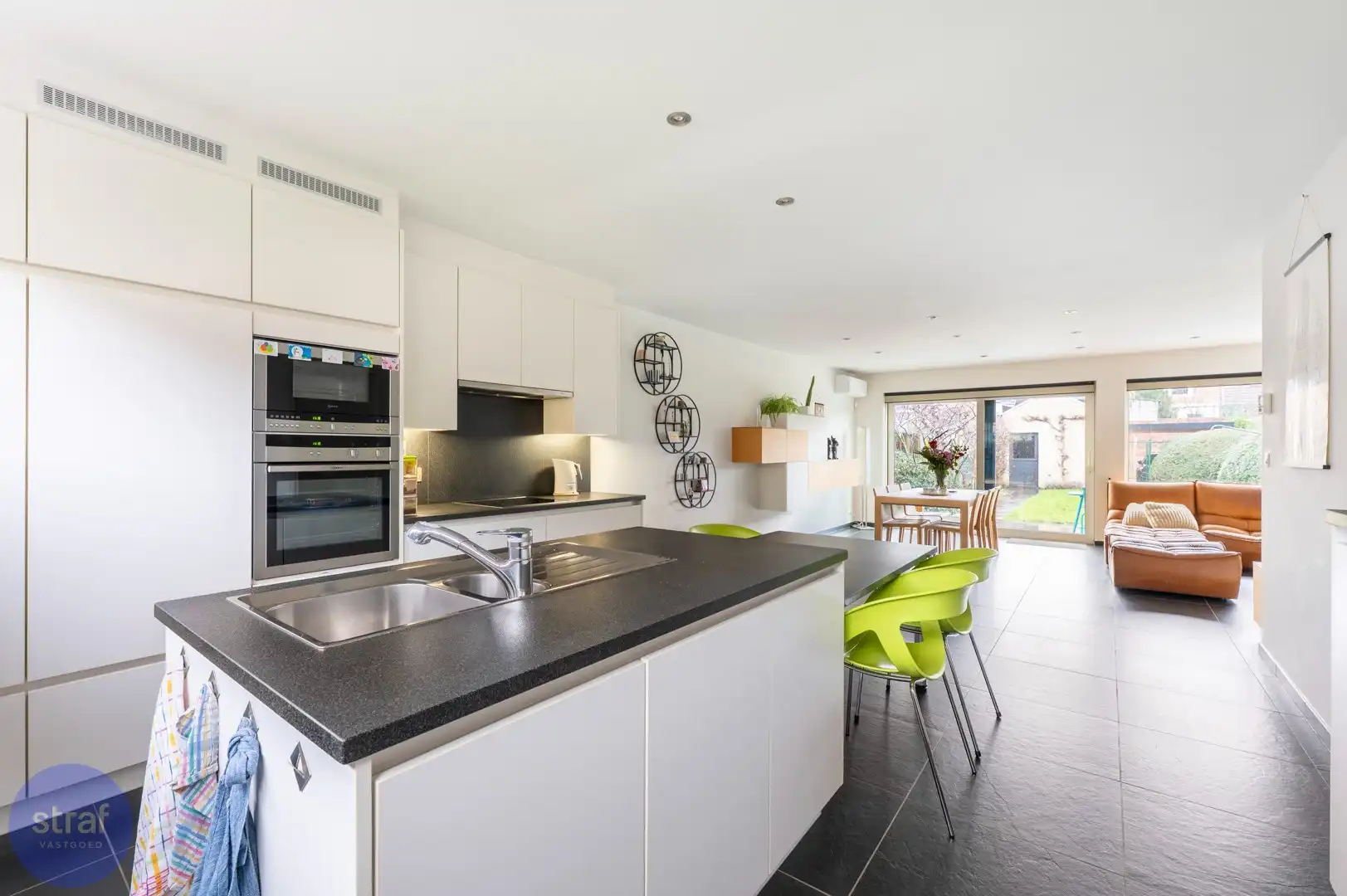 Ruime gezinswoning in een autoluwe straat tussen Zwijndrecht-Dorp en 't stad foto 8