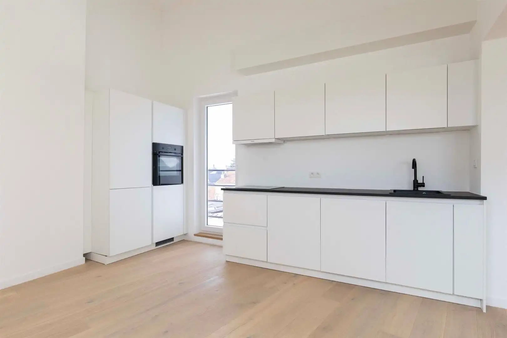Charmant gerenoveerd appartement met veel lichtinval foto 9