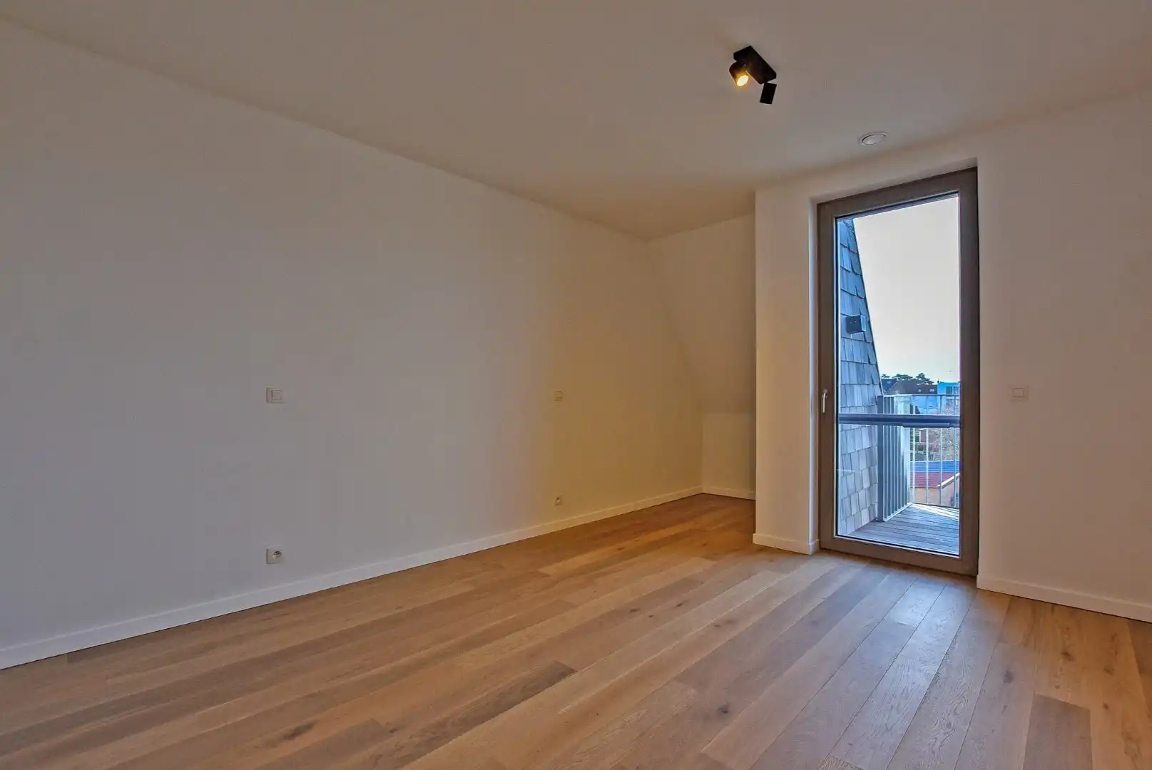 Recent dakappartement met 2 slaapkamers te Oostduinkerke.  foto 13