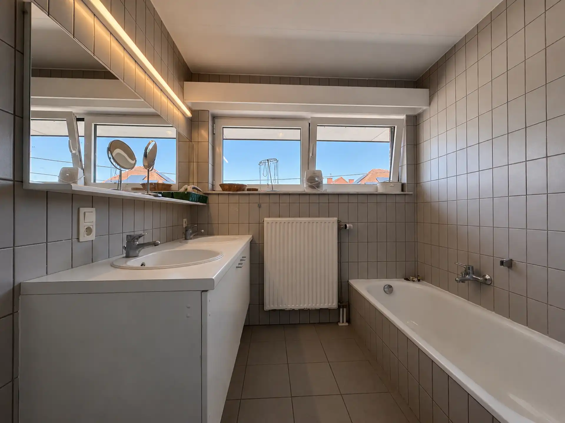 Ruim appartement met drie kamers en terras foto 6