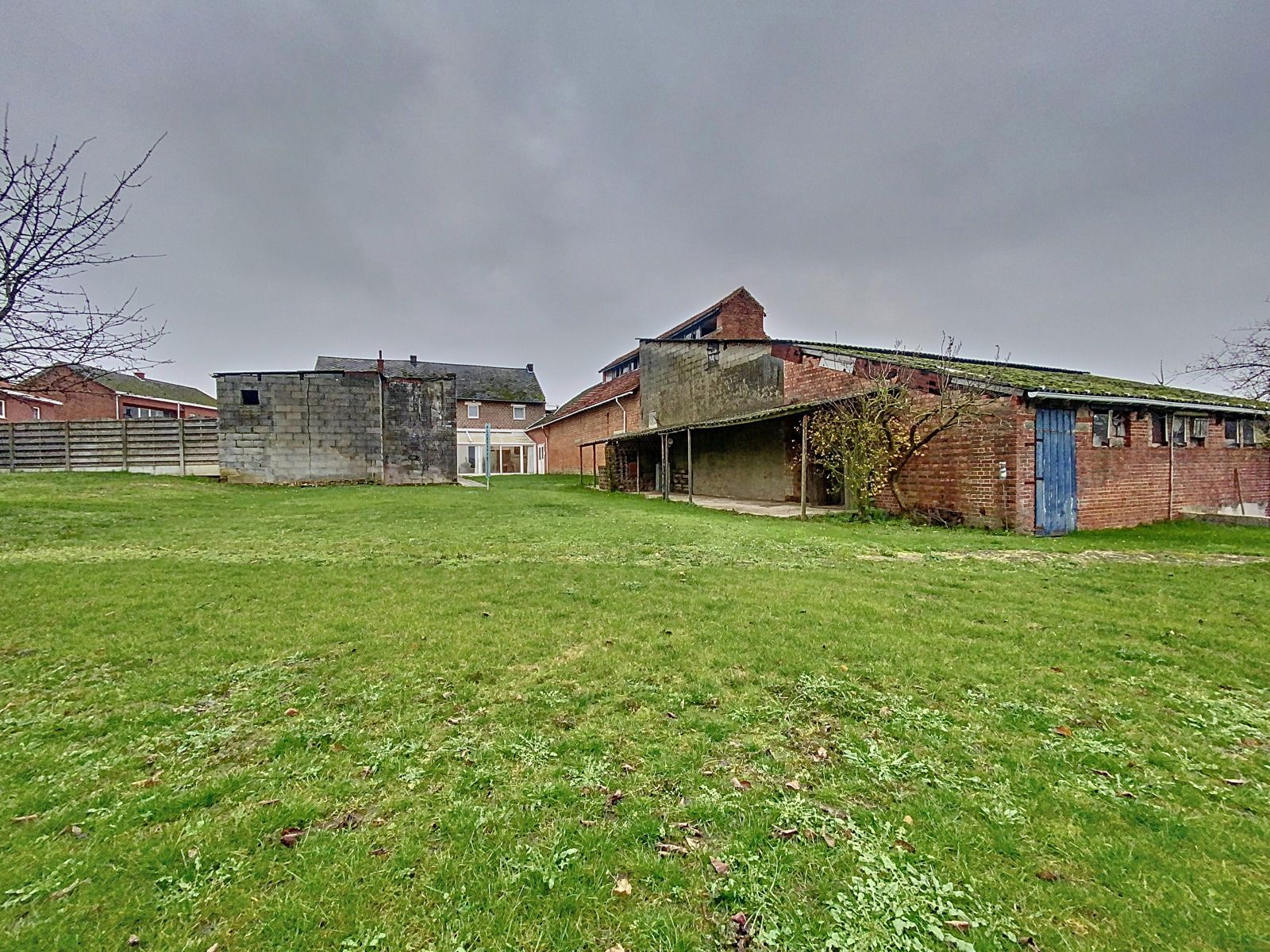 Halfopen bebouwing met 4 slaapkamers en hangaar te Zoutleeuw foto 2