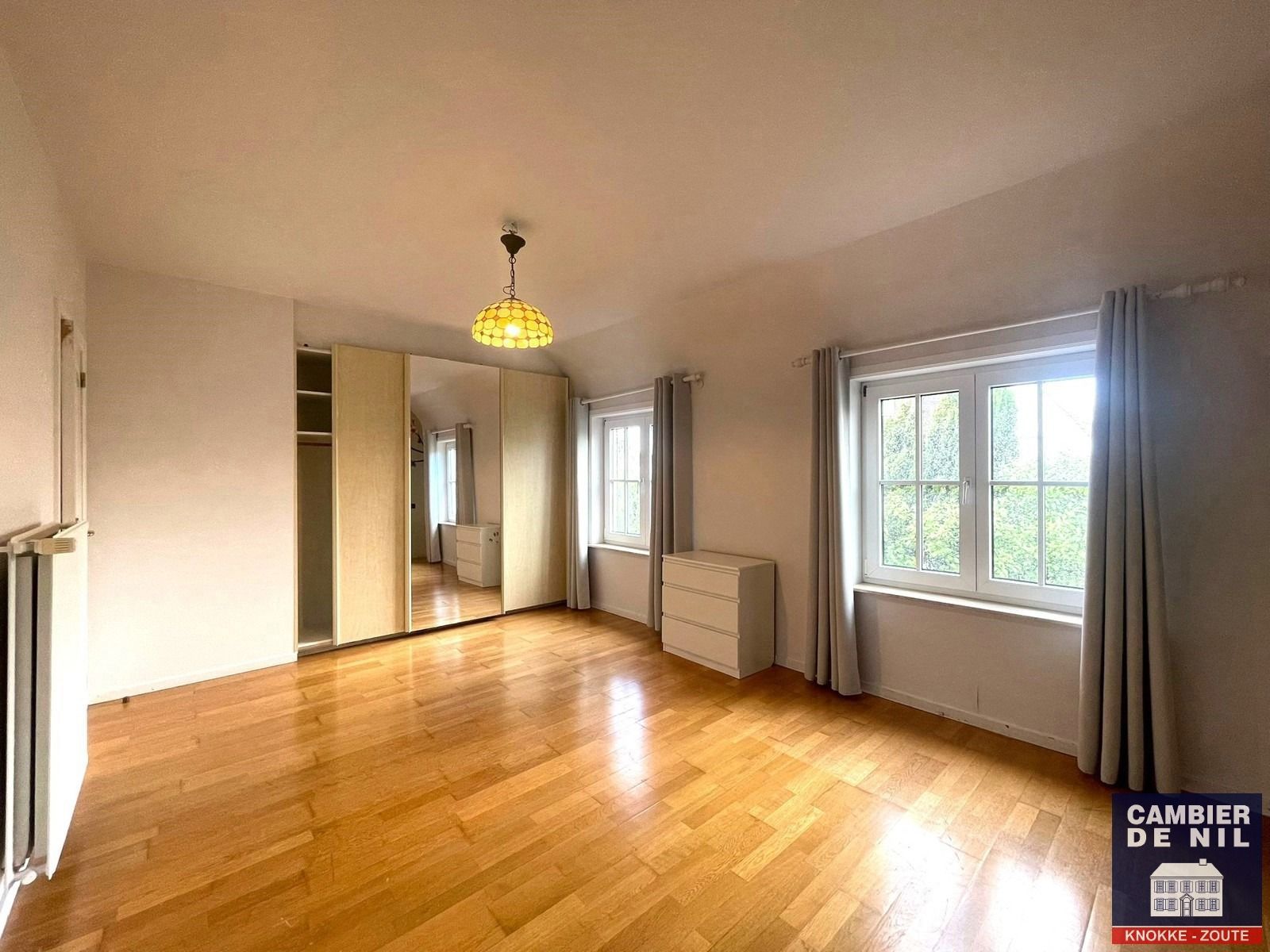 Ruime vrijstaande villa, in residentiële wijk in Knokke-Heist foto 16