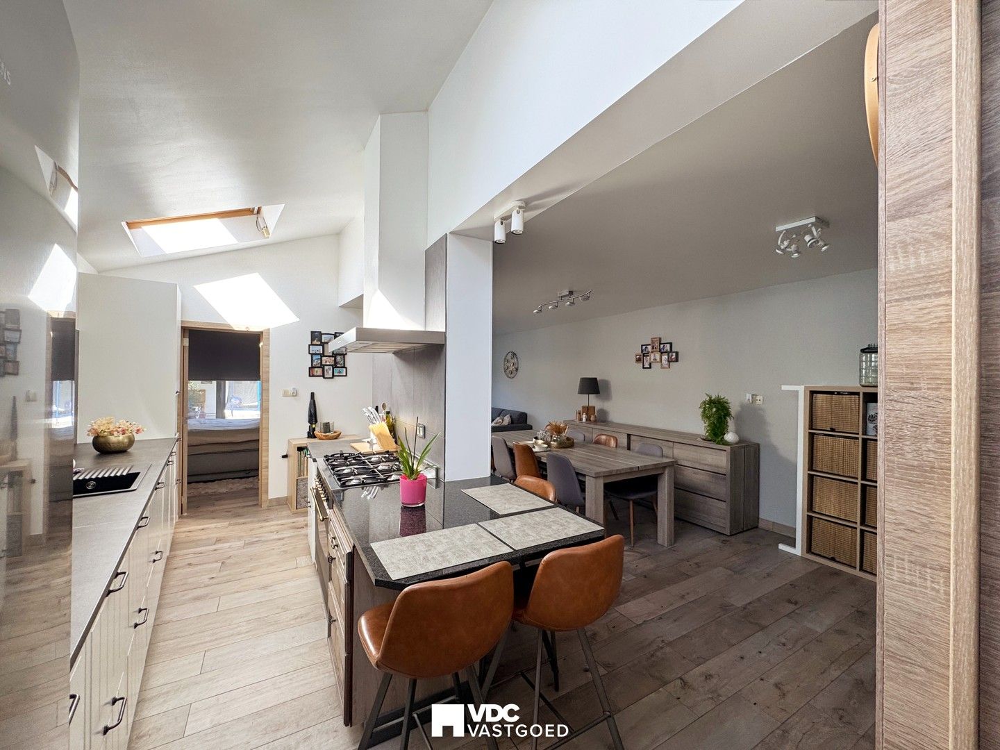 Laat je verrassen door de ruimte achter deze rijwoning! foto 9