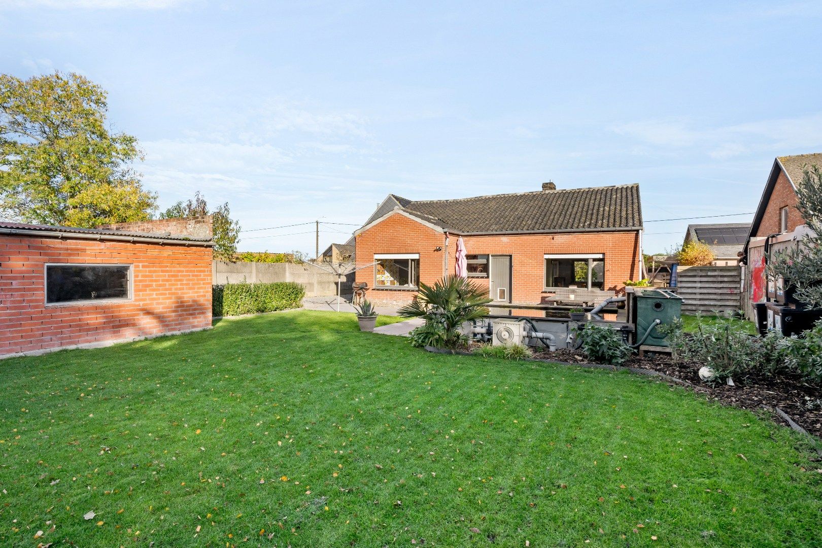 Op te frissen woning met 3 slaapkamers, opslagruimte en tuin op 864m² foto 19