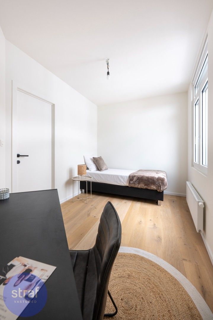 Gerenoveerd appartement met dakterras op de Sint-Andriesplaats. foto 9