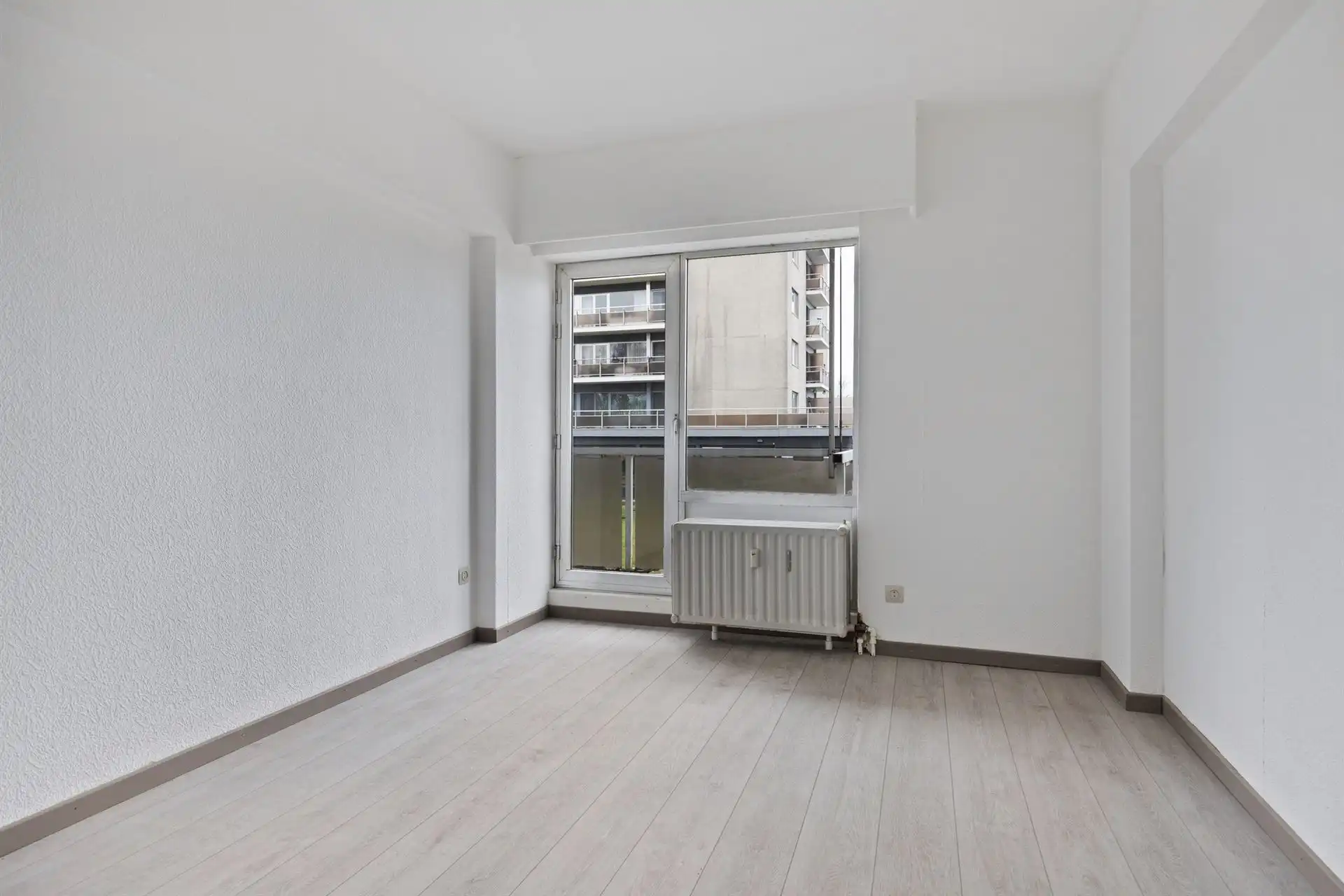 Appartement op 1ste verdieping met 2 slaapkamers en garage. foto 9