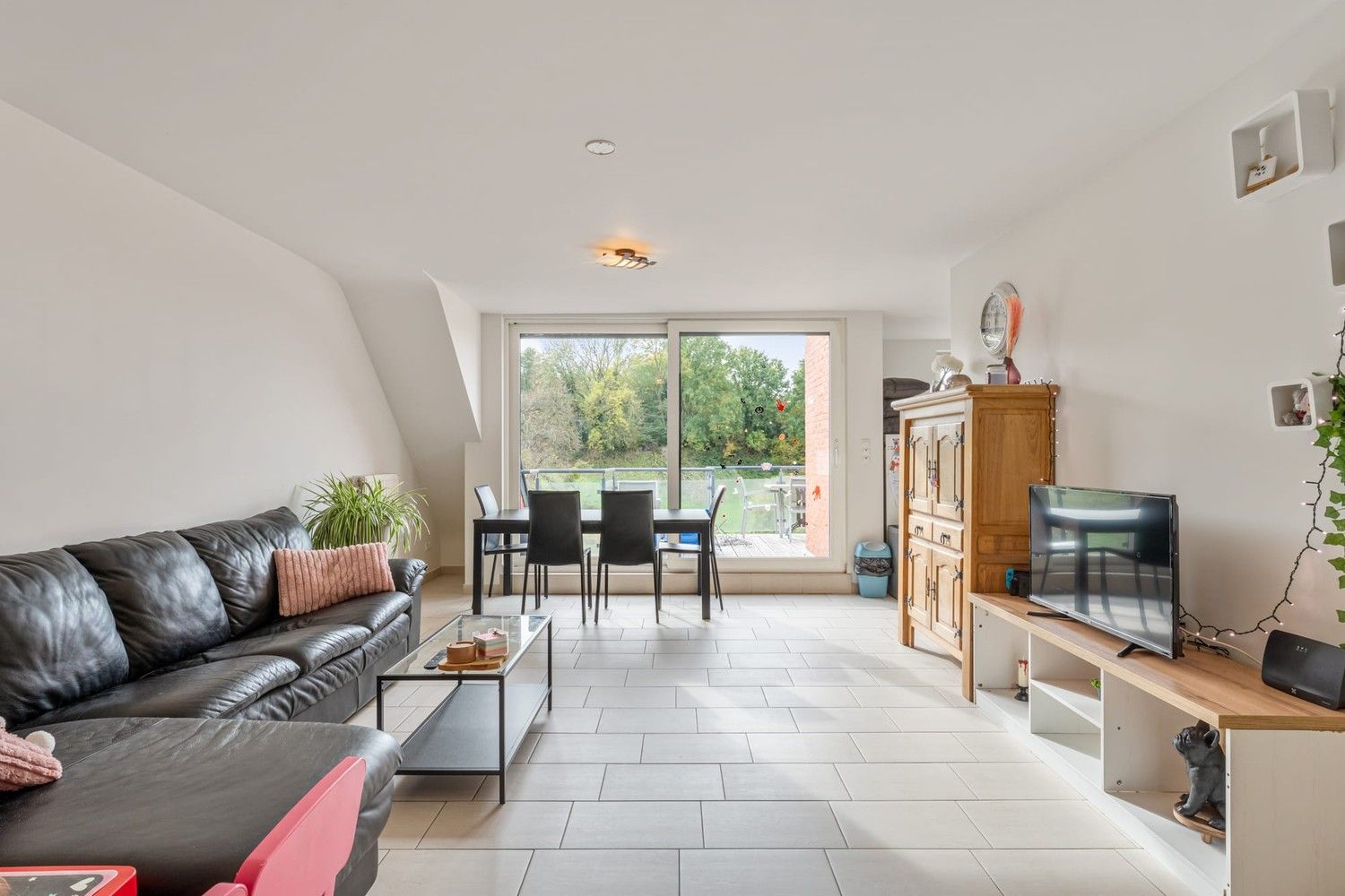 Instapklaar duplexappartement met prachtig groen zicht nabij centrum Bilzen! foto 3