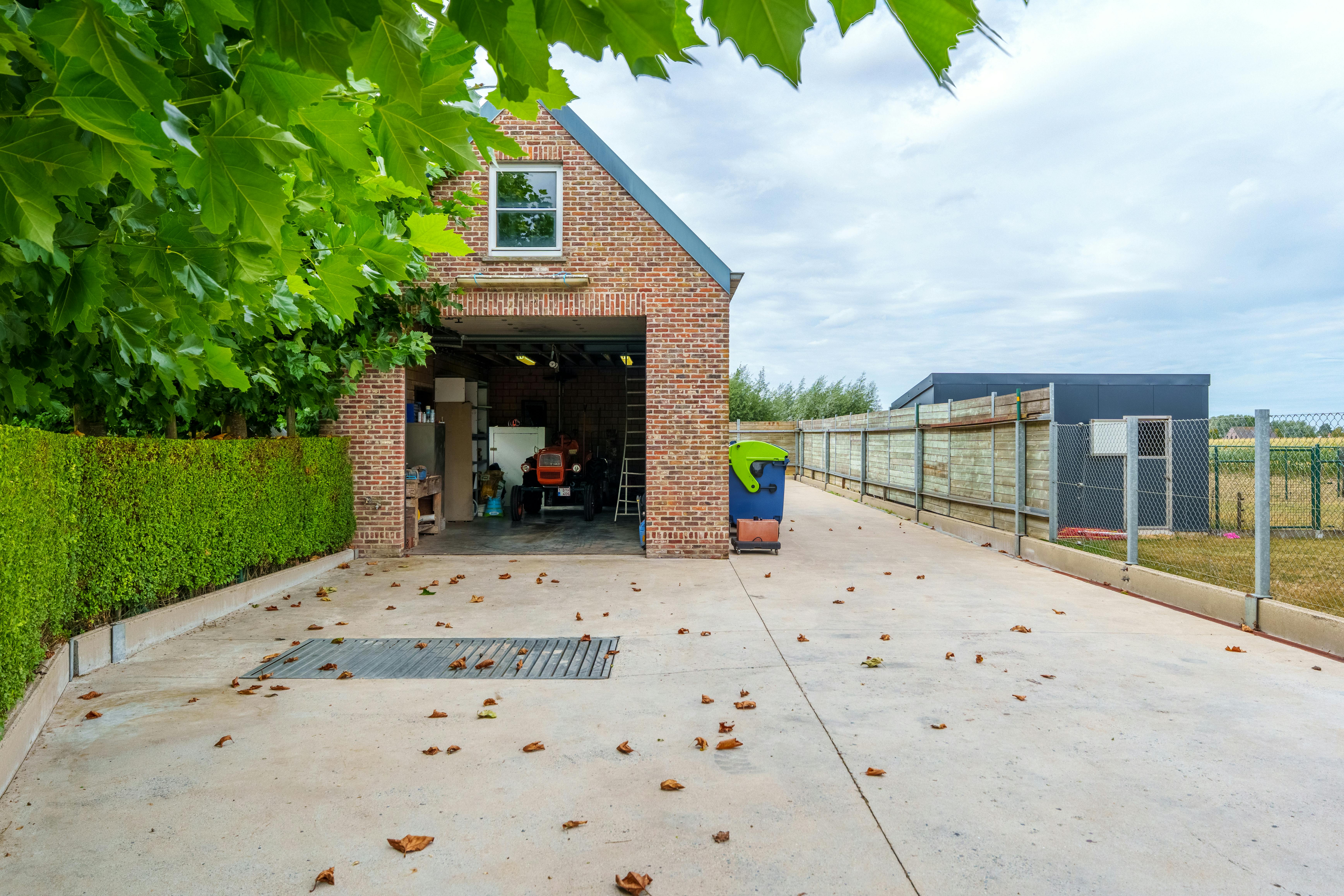 Ruime villa te koop in Gits met bijgebouw op 1.639 m² foto 4