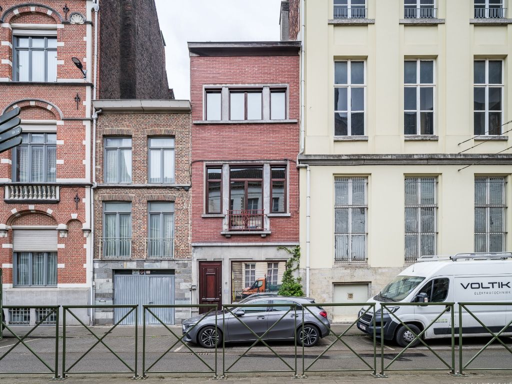 Ruime gezinswoning met een gezellige stadstuin in het historisch centrum foto 2