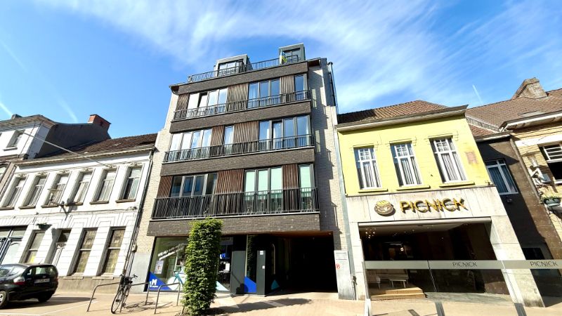 Ruim instapklaar duplex-appartement met autostandplaats foto {{pictureIndex}}