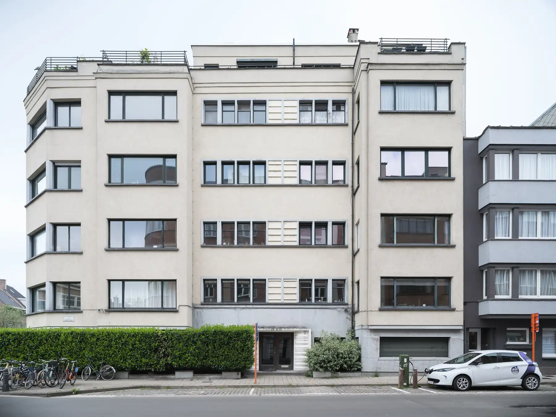 Lichtrijk hoekappartement nabij Sint-Pietersstation foto 21