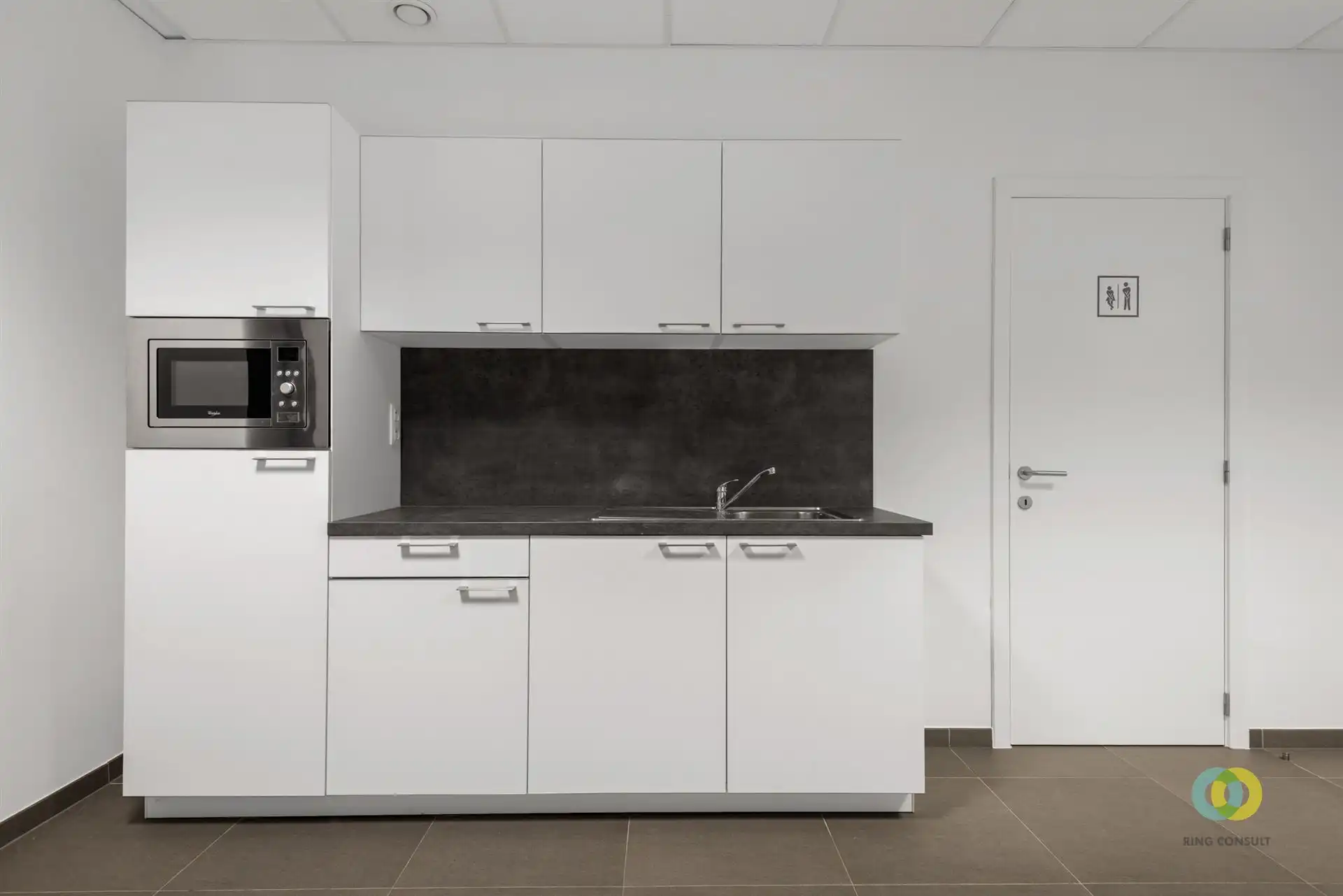 Instapklaar kantoor of commercieel gelijkvloers op uistekende locatie foto 12