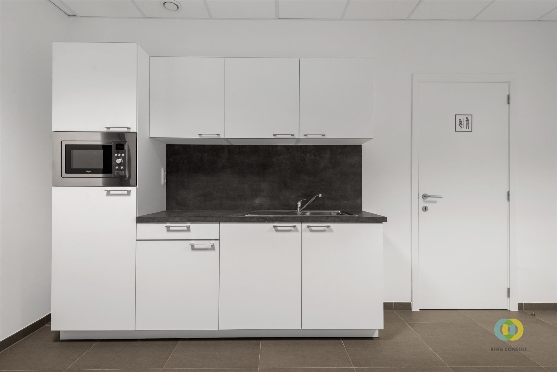 Instapklaar kantoor of commercieel gelijkvloers op uistekende locatie foto 12