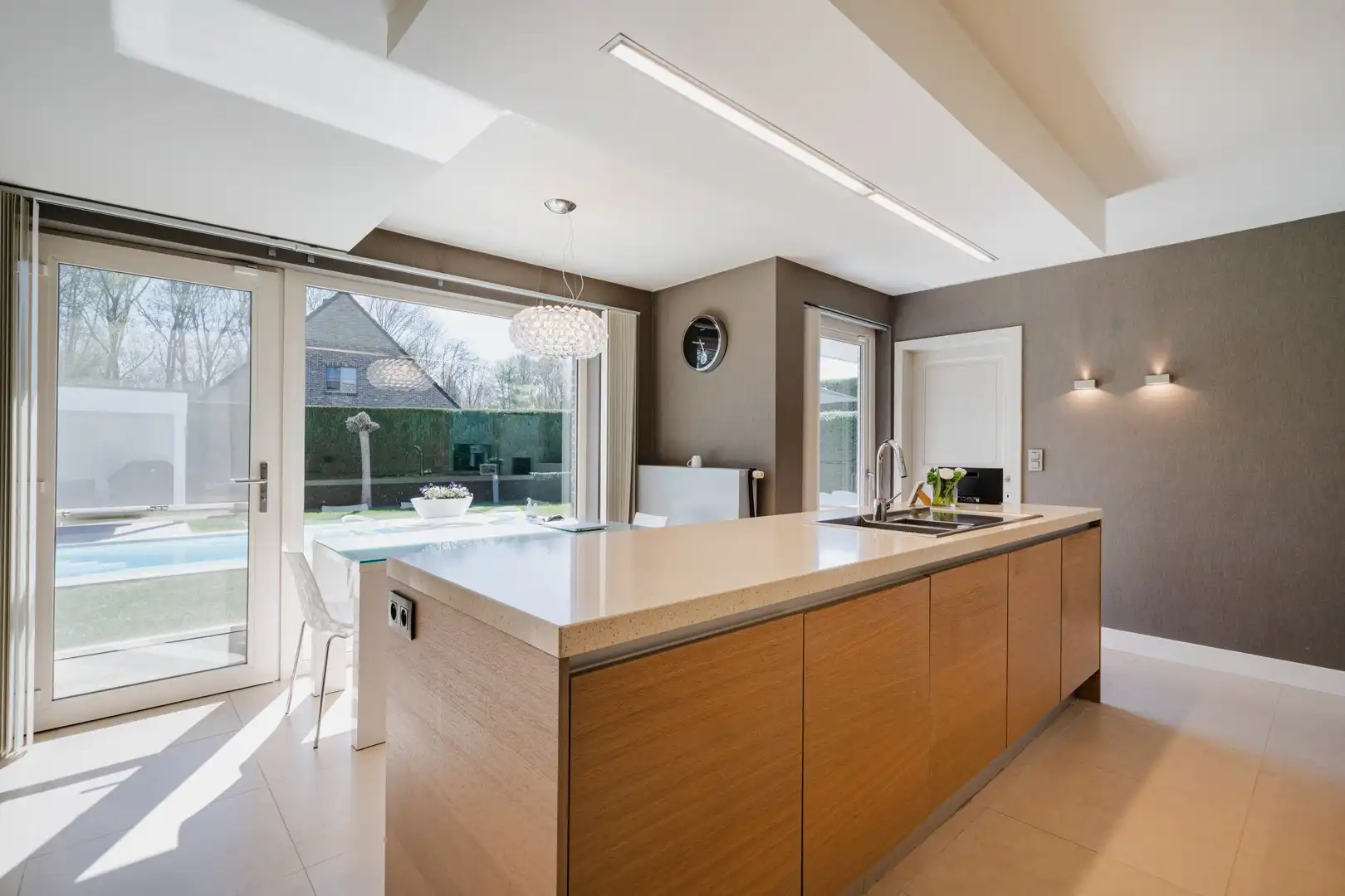 Charmante woning met 4 slaapkamers en verzorgde tuin met zwembad foto 13