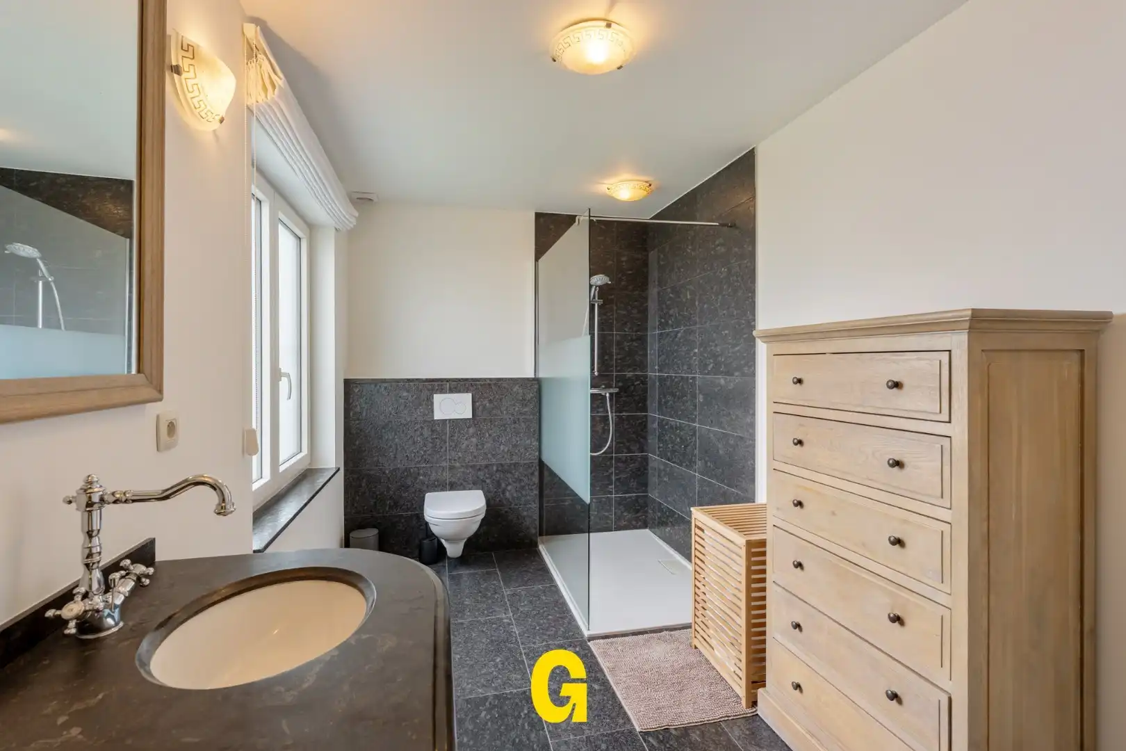 Knappe grondig gerenoveerde woning met drie slaapkamers, inpandige garage en tuin op 4a48ca, EPC label A. foto 20