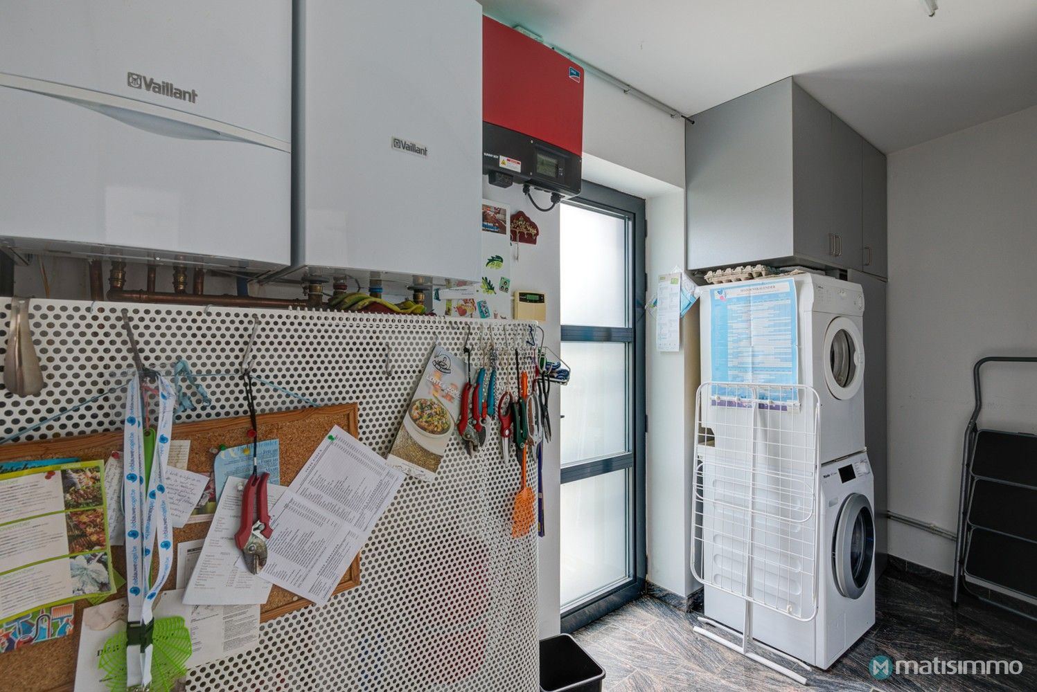 GELIJKVLOERS APPARTEMENT MET TUIN EN TWEE SLAAPKAMERS NABIJ HET STADSCENTRUM VAN BILZEN foto 12