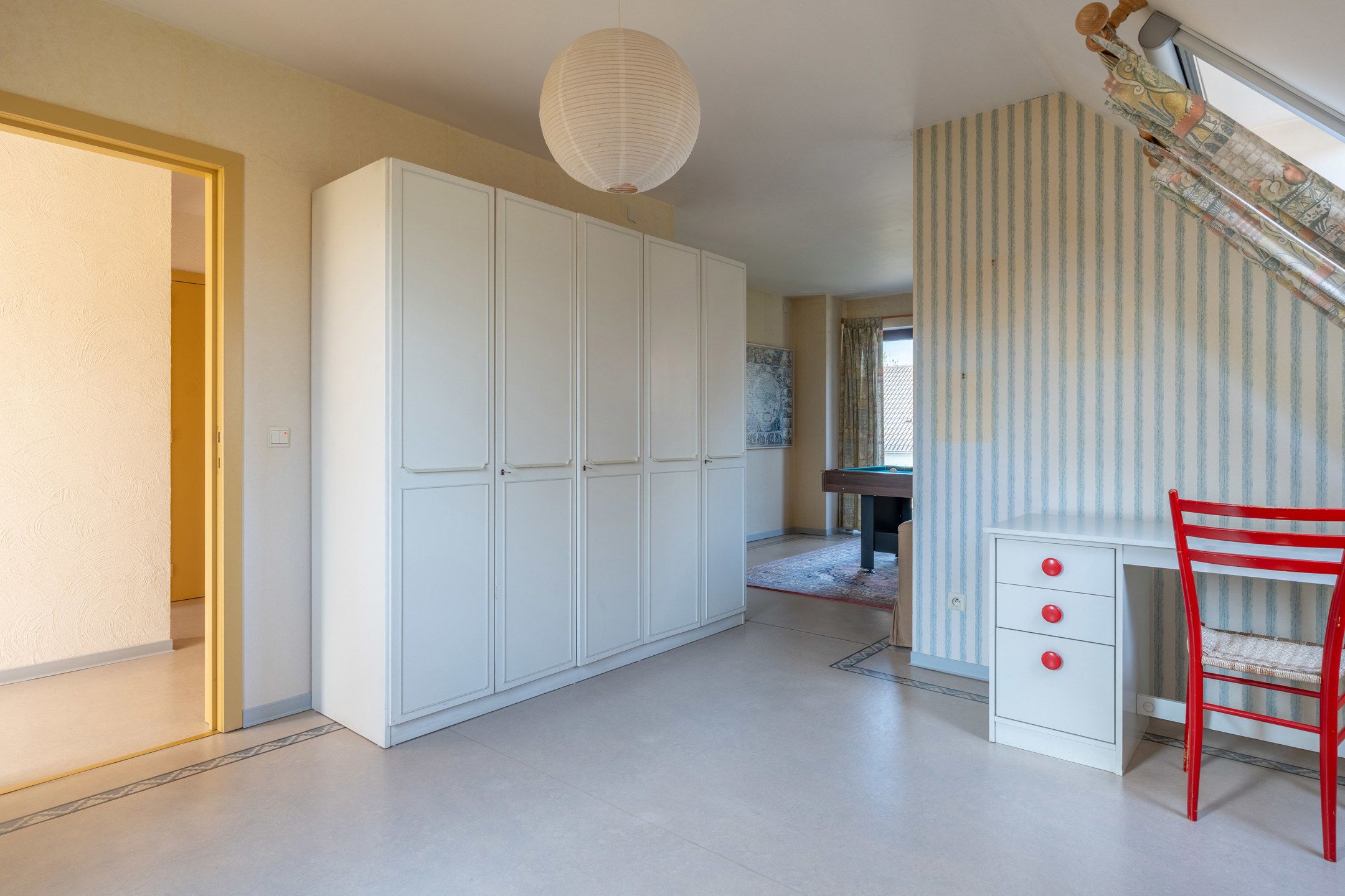 Goed onderhouden villa met 5 slpk's op perceel van 1.060m². foto 31