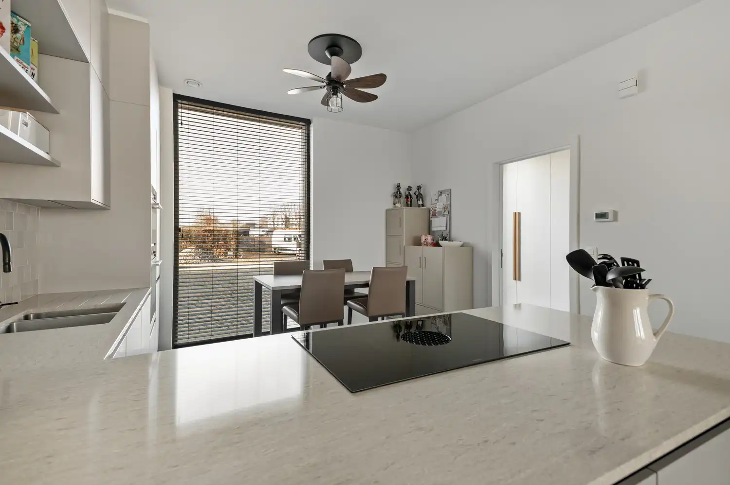 RECENTE WONING MET 4 SLK, TUIN EN PARKING! foto 8