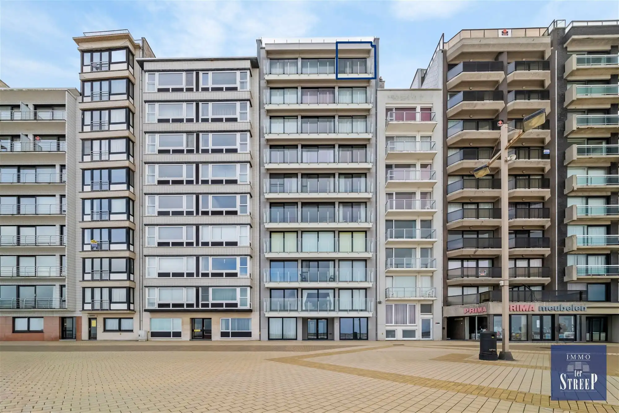 Appartement met 2 slaapkamers op de zeedijk van Middelkerke foto {{pictureIndex}}