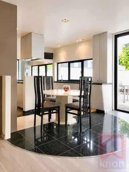Exclusief opbrengst-/woonpand met handelspand en luxe duplex in hartje Herentals! foto 9