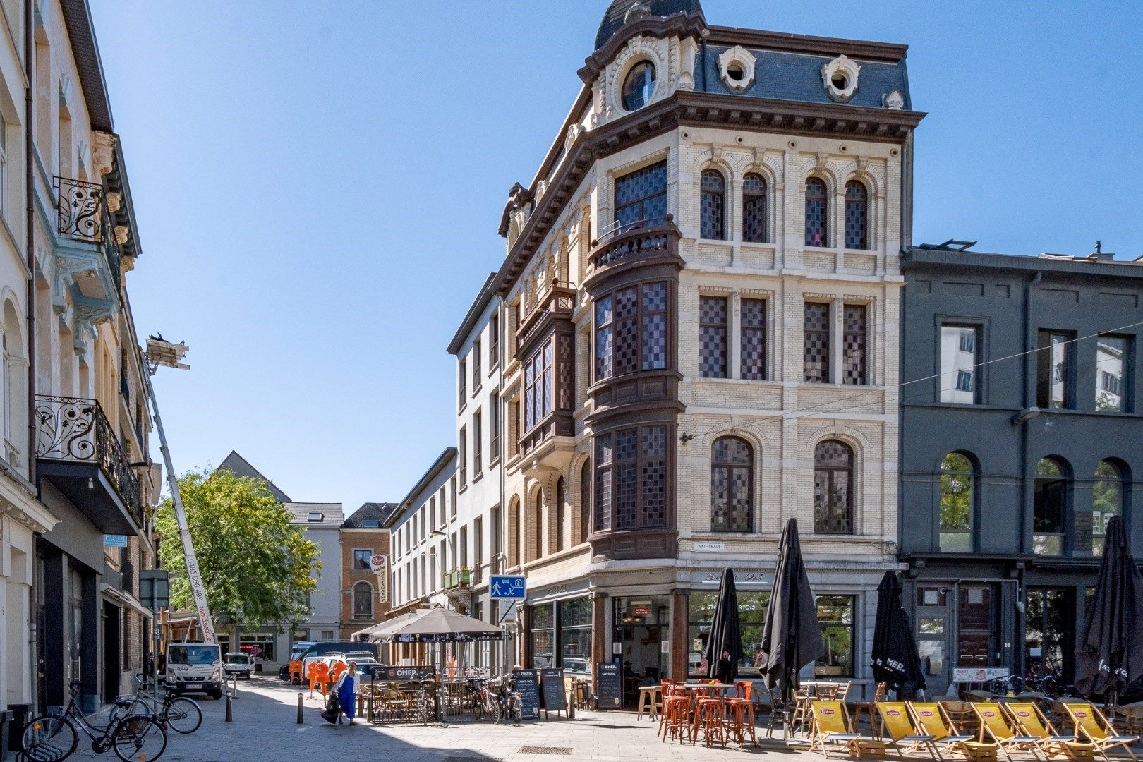 Uniek historisch hoekpand / opbrengsteigendom foto 2